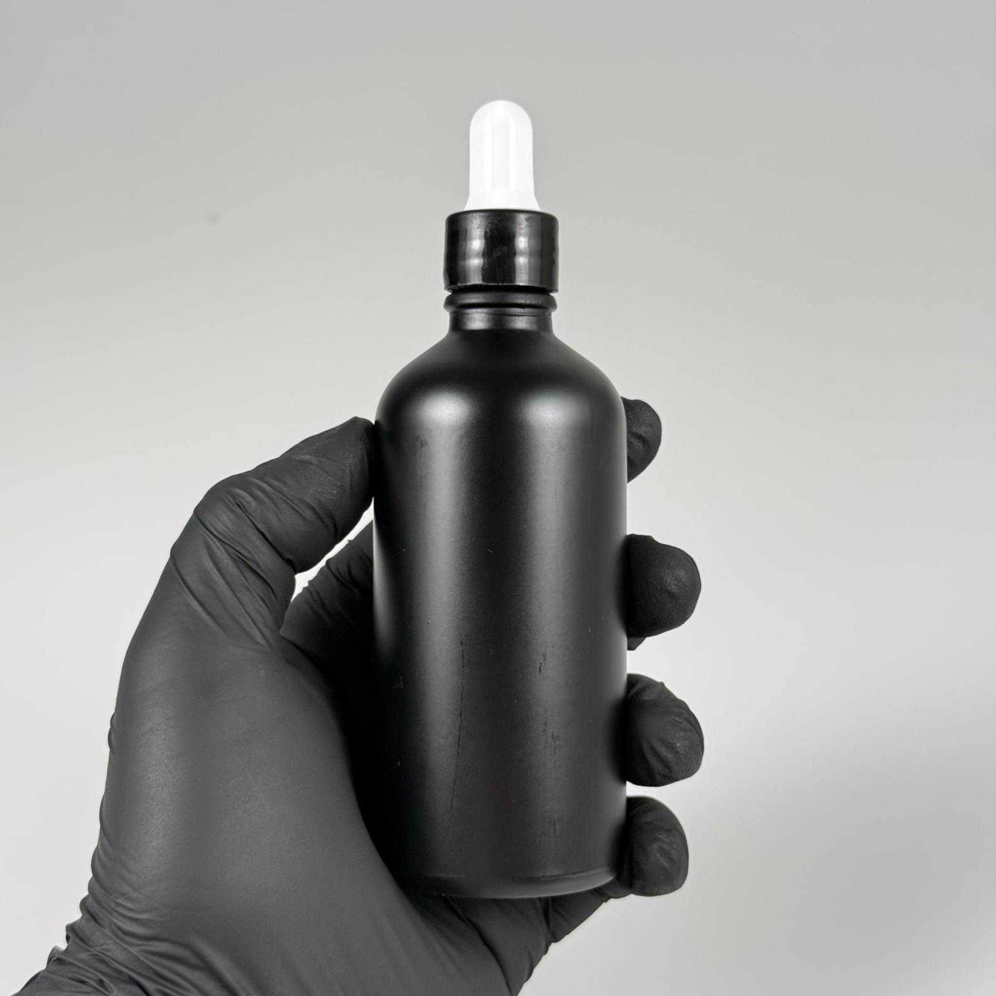 100 CC MAT SİYAH CAM DAMLALIKLI ŞİŞE - BEYAZ EMZİK + SİYAH DÜZ KAPAK + CAM PİPET TAKIM - 100 ML MAT SİYAH DAMLALIKLI ŞİŞE SETİ
