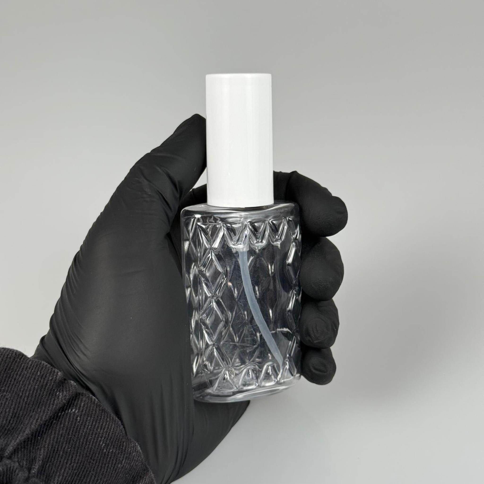 50 CC ŞEFFAF PET KÖŞELİ PARFÜM ŞİŞESİ - SİYAH SPREYLİ - BEYAZ KORUMA KAPAKLI - 50 ML PLASTİK PARFÜM - KOLONYA ŞİŞESİ