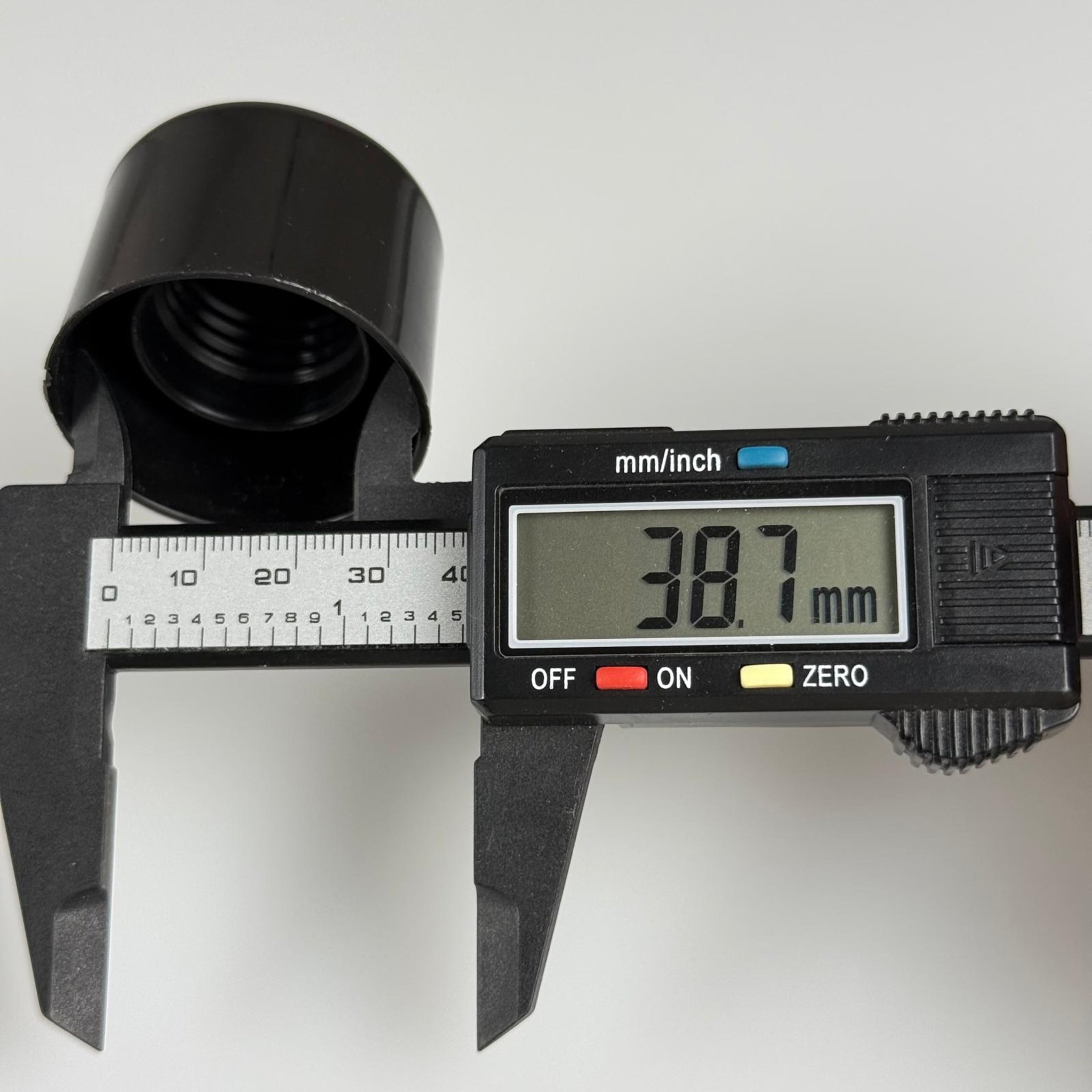 24 MM SİYAH PLASTİK KAPAK -  SİYAH -  KOLONYA ŞİŞESİ KAPAĞI