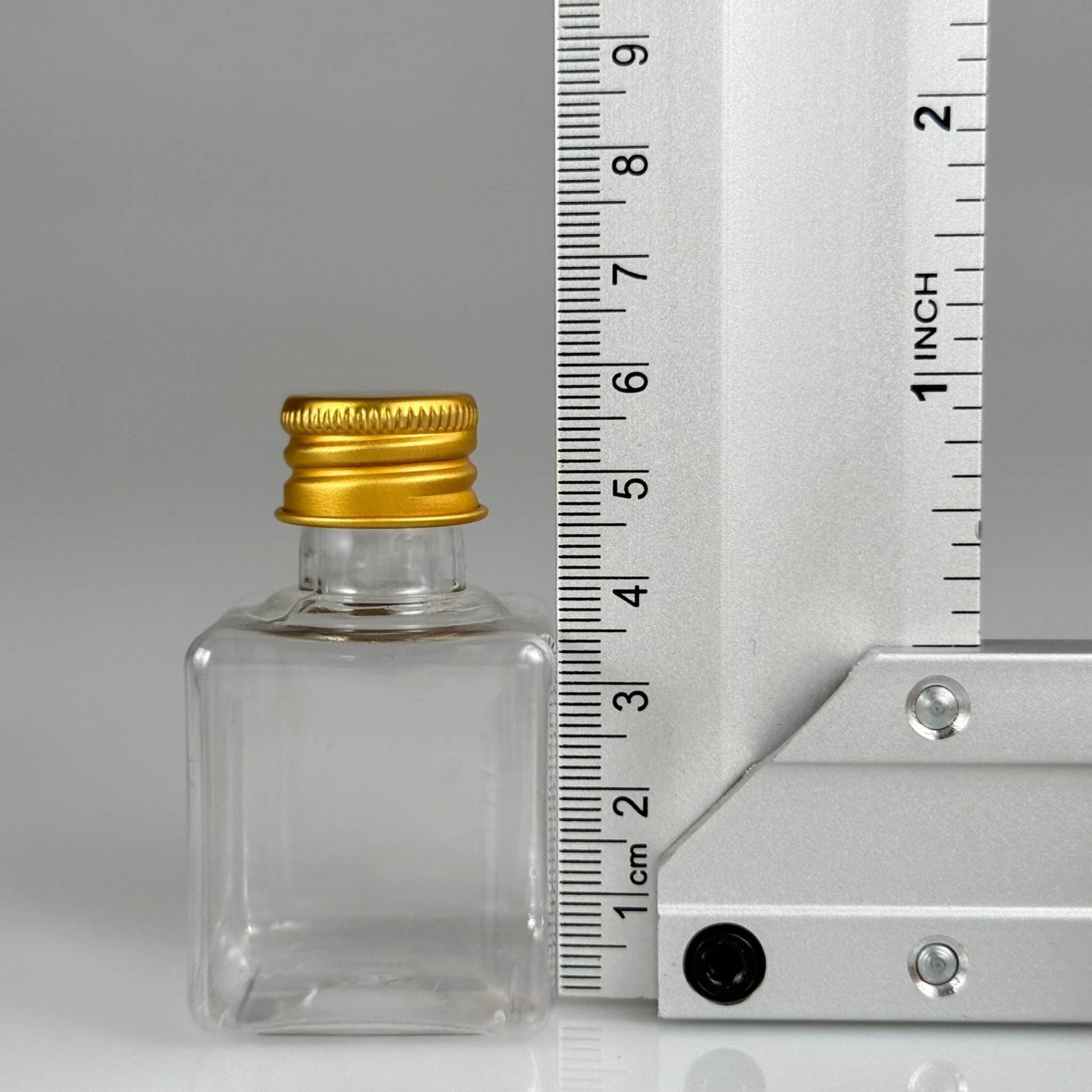 35 CC ŞEFFAF KARE PET ŞİŞE - KÖPÜK CONTALI GOLD ALÜMİNYUM METAL KAPAKLI TAKIM - 35 ML ŞEFFAF KARE PET ŞİŞE