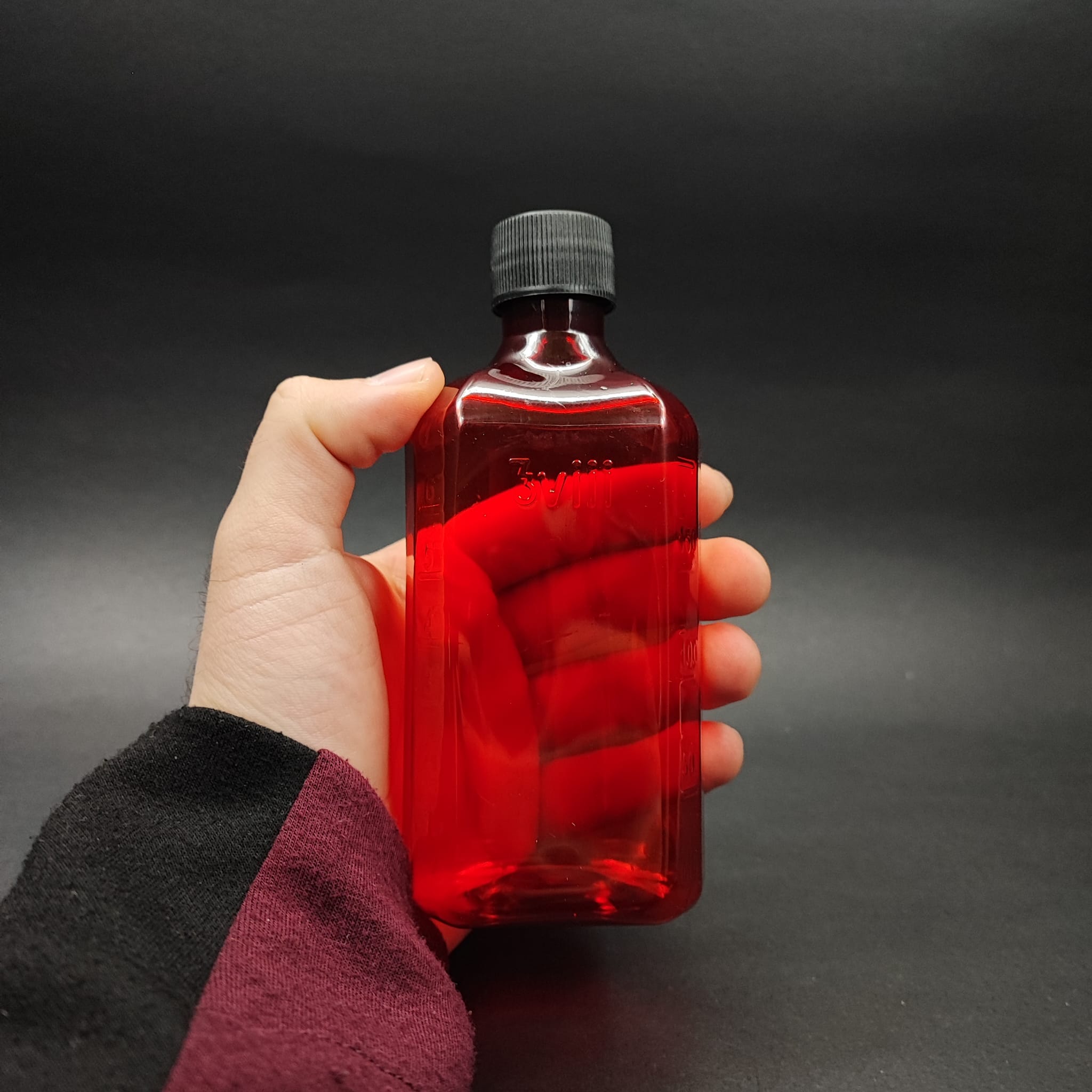200 CC ÖLÇEKLİ PET ŞİŞE - SİYAH CONTALI KAPAKLI - 200 ML VE OZ ÖLÇÜLÜ KIRMIZI PET ŞİŞE