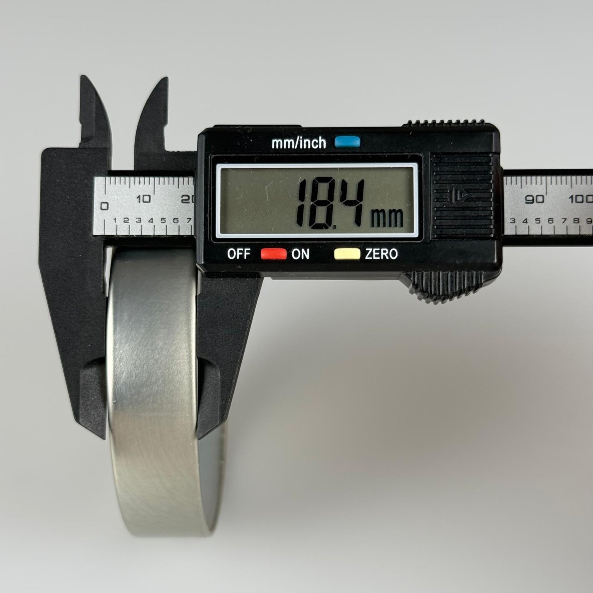 AKILLI KAPAK TWİST-OFF 82 MM GÜMÜŞ RENK DERİN ETEK KAPAK