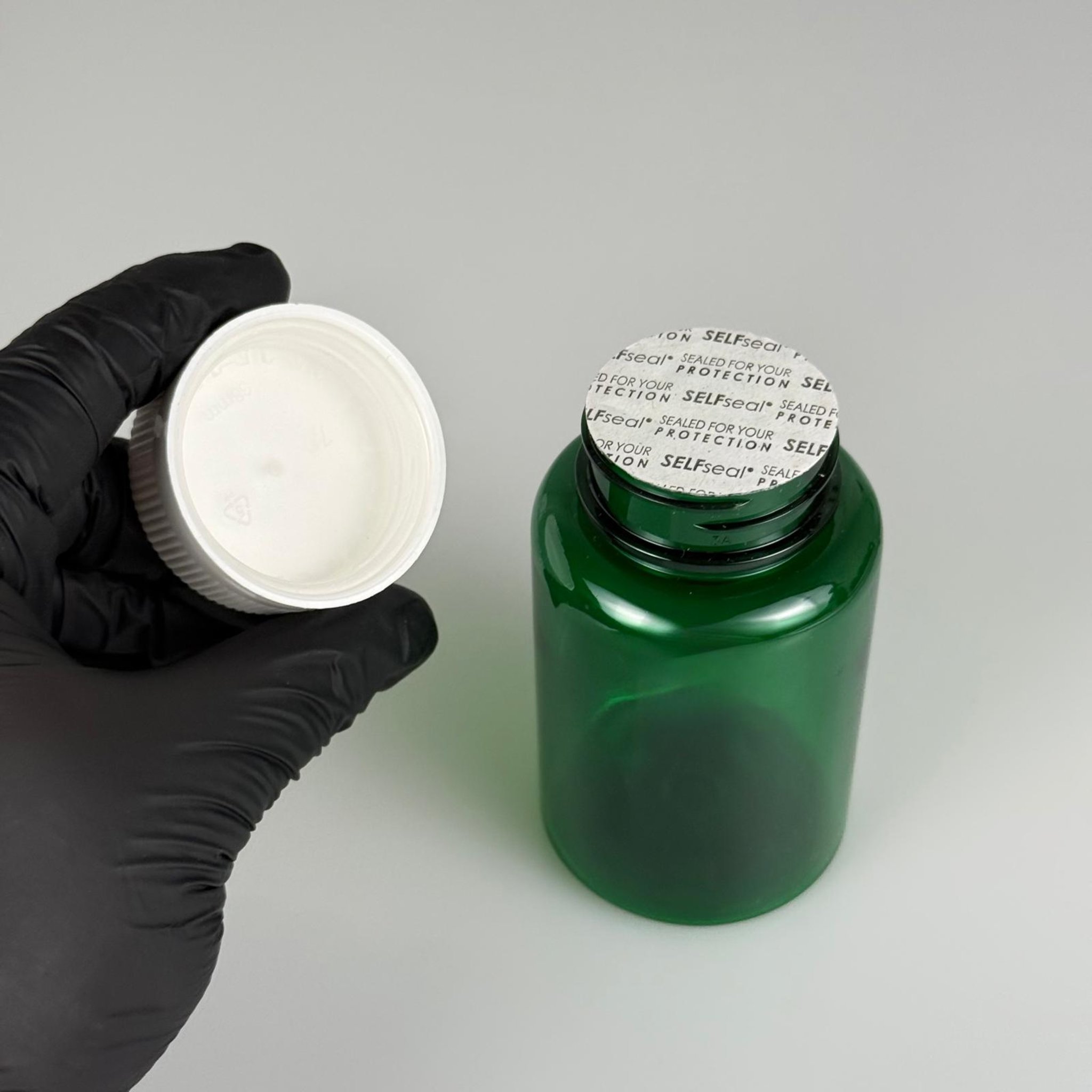 150 ML CONTALI ÇOCUK KİLİT KAPAKLI TABLET ŞİŞESİ  - 150 CC YEŞİL PET KAVANOZ + 38 MM BEYAZ ÇOCUK KİLİTLİ KAPAK + KENDİNDEN YAPIŞKANLI KÖPÜK CONTA TAKIM -  KAPSÜL KUTUSU - İLAÇ ŞİŞESİ - MEDİKAL HAP ŞİŞESİ - FARMASÖTİK KAVANOZ