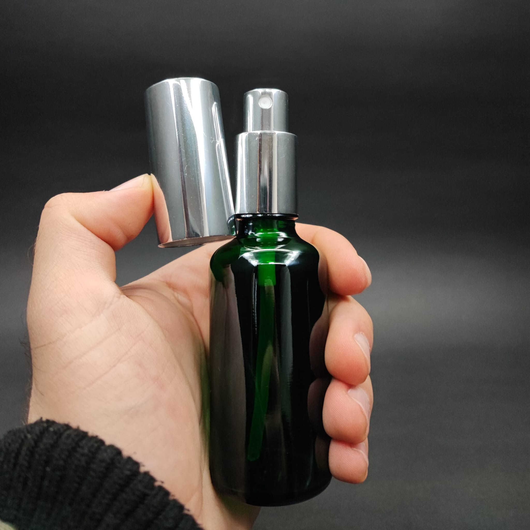 50 ML LÜKS VİDALI VALF ÇEVİRME PARFÜM ŞİŞELERİ - 50 CC YEŞİL CAM ŞİŞE - GÜMÜŞ METAL SPREYLİ KAPAKLI SET