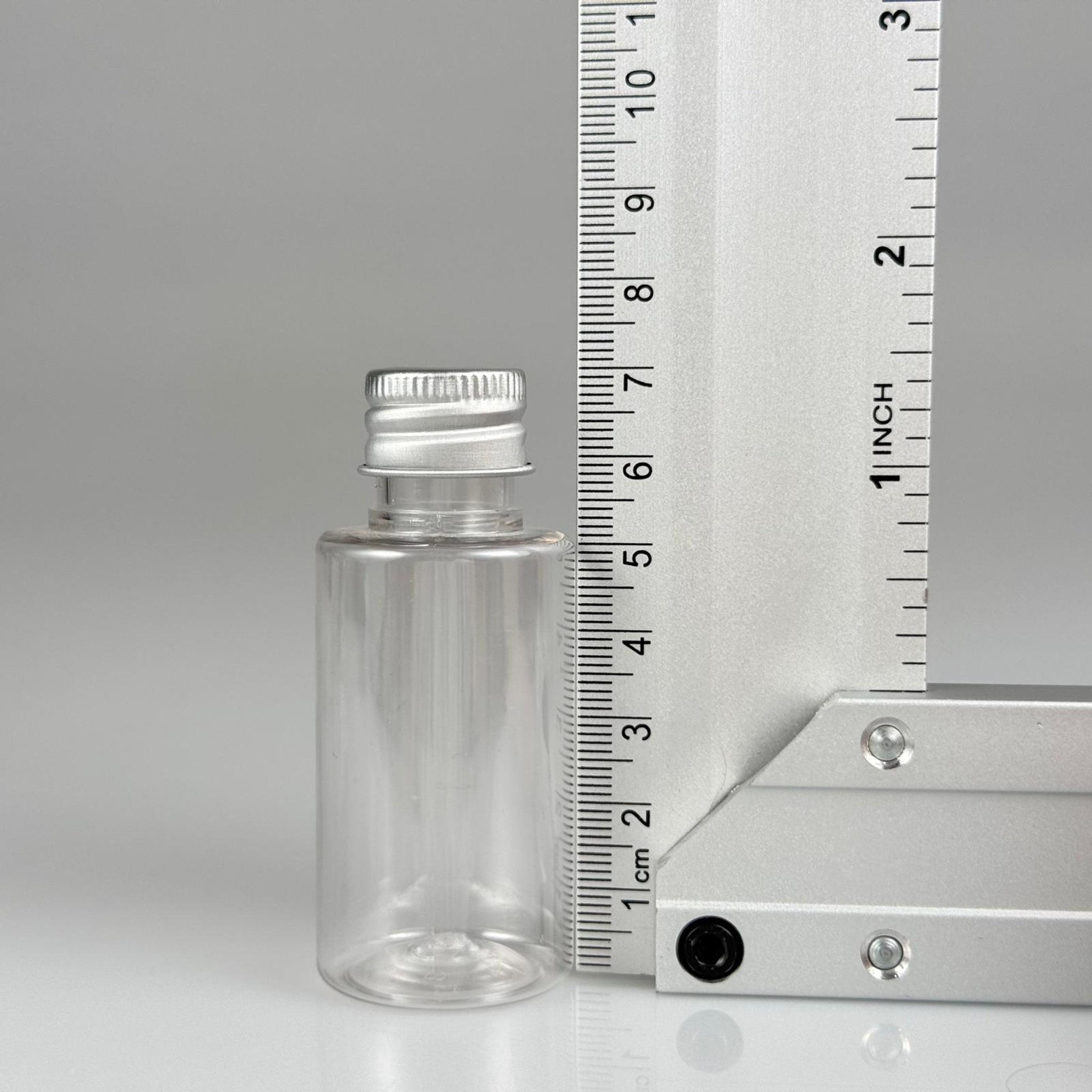 30 CC SİLİNDİR KISA MODEL PET ŞİŞE - KÖPÜK CONTALI GÜMÜŞ ALÜMİNYUM METAL KAPAKLI TAKIM - 30 ML ŞEFFAF PET ŞİŞE