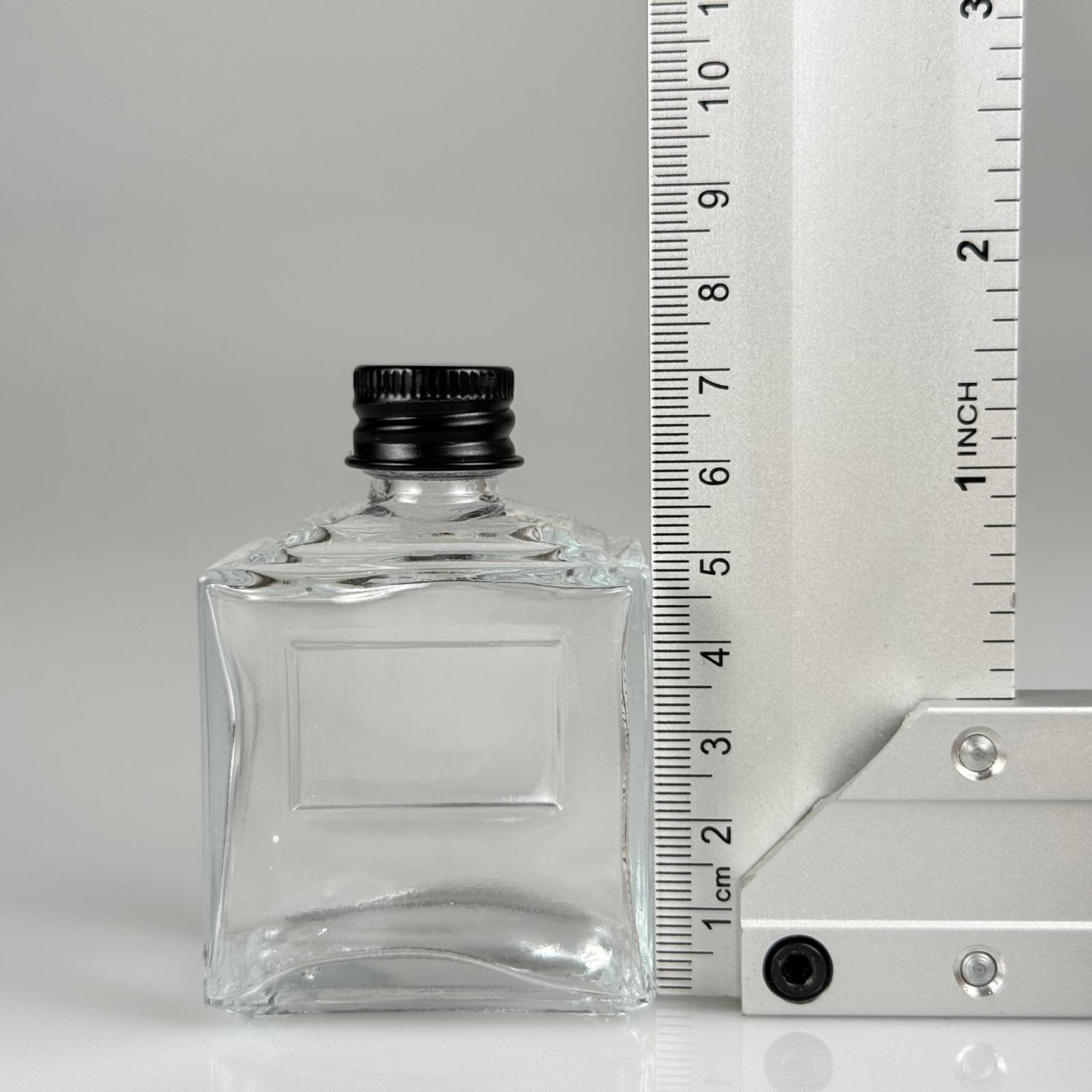 50 CC KÖŞELİ PRİZMA CAM ŞİŞE + SİYAH ALÜMİNYUM METAL KAPAKLI TAKIM - 50 ML PRESTİJLİ ŞİŞE