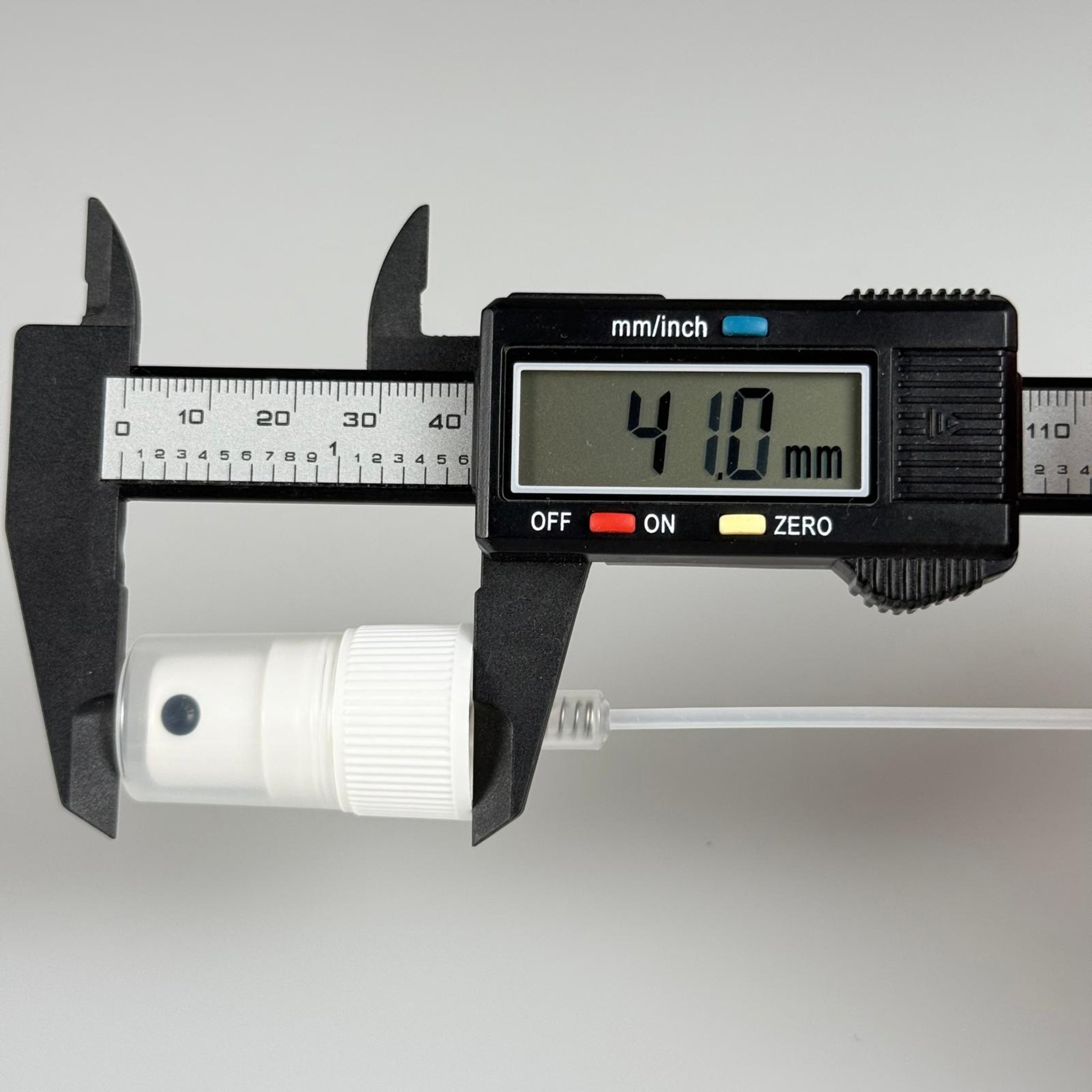 20 MM BEYAZ PARMAK SPREY - 20 MM VALF BEYAZ - SİYAH NOKTALI