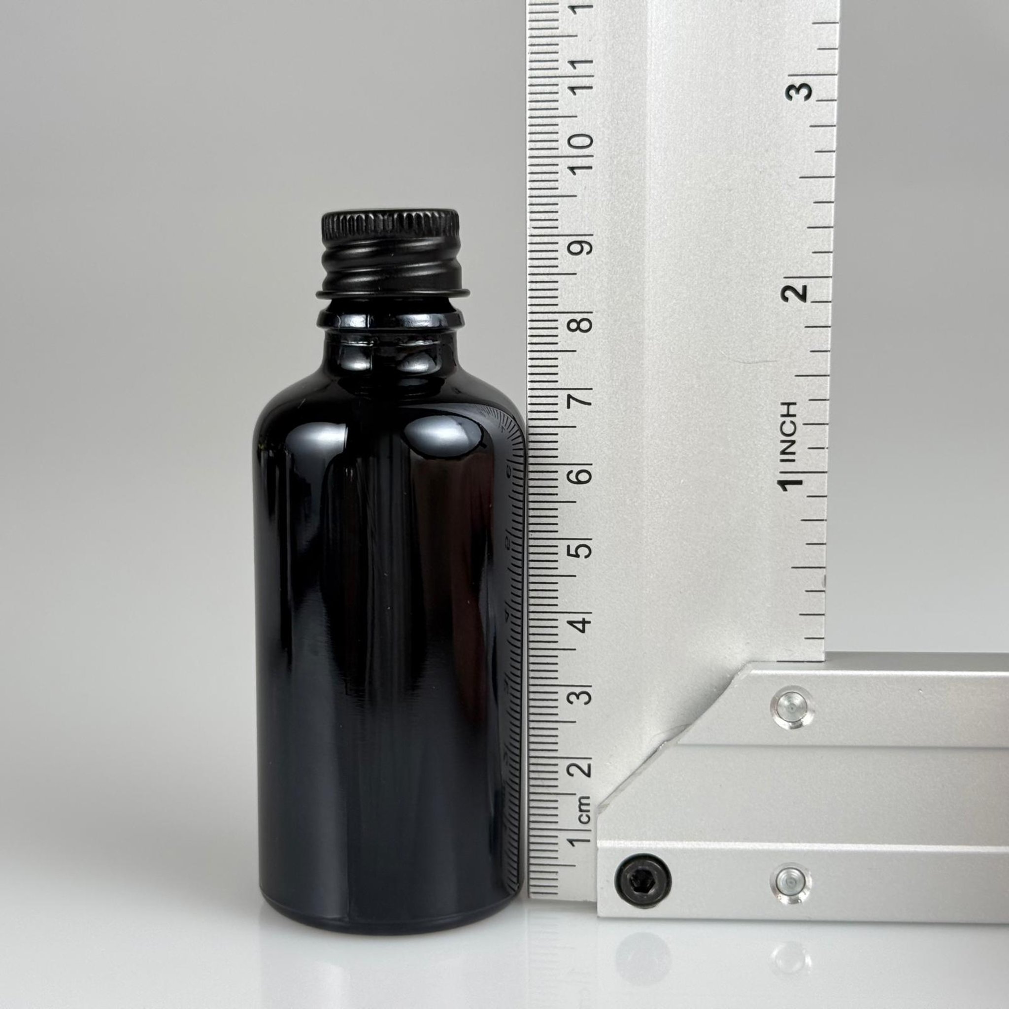 50 CC SİYAH CAM ŞİŞE + KÖPÜK CONTALI SİYAH ALÜMİNYUM METAL KAPAKLI + DAMLALIKLI KOLONYA TIPALI TAKIM - 50 ML SİYAH CAM ŞİŞE