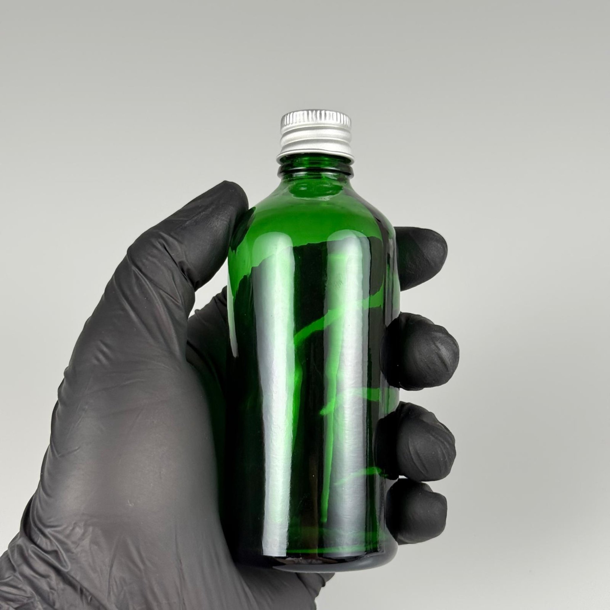 100 CC YEŞİL CAM ŞİŞE + KÖPÜK CONTALI GÜMÜŞ ALÜMİNYUM METAL KAPAKLI + KÖR TIPALI TAKIM - 100 ML YEŞİL CAM ŞİŞE