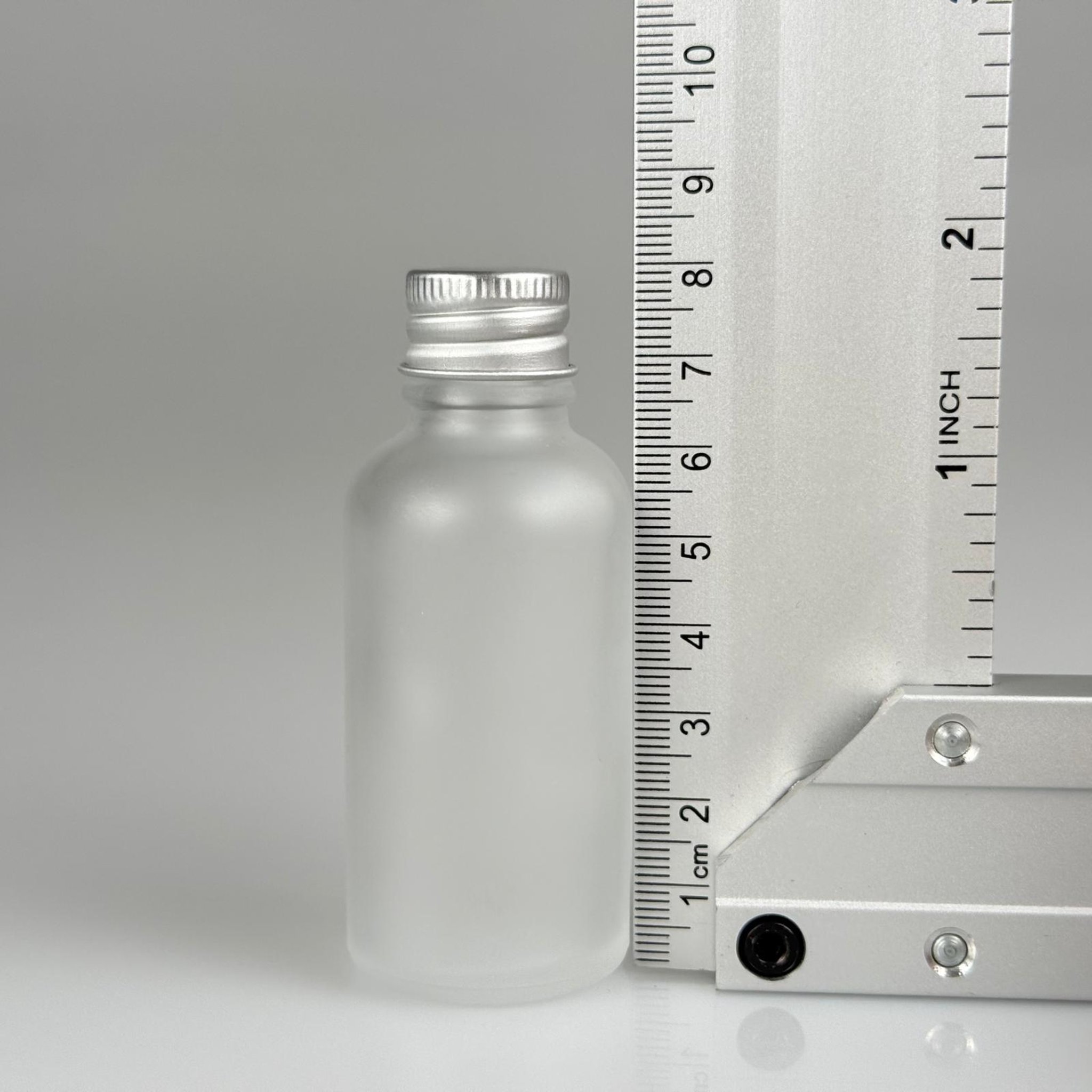 30 CC BUZLU CAM ŞİŞE + KÖPÜK CONTALI GÜMÜŞ ALÜMİNYUM METAL KAPAKLI TAKIM - 30 ML BUZLU CAM ŞİŞE