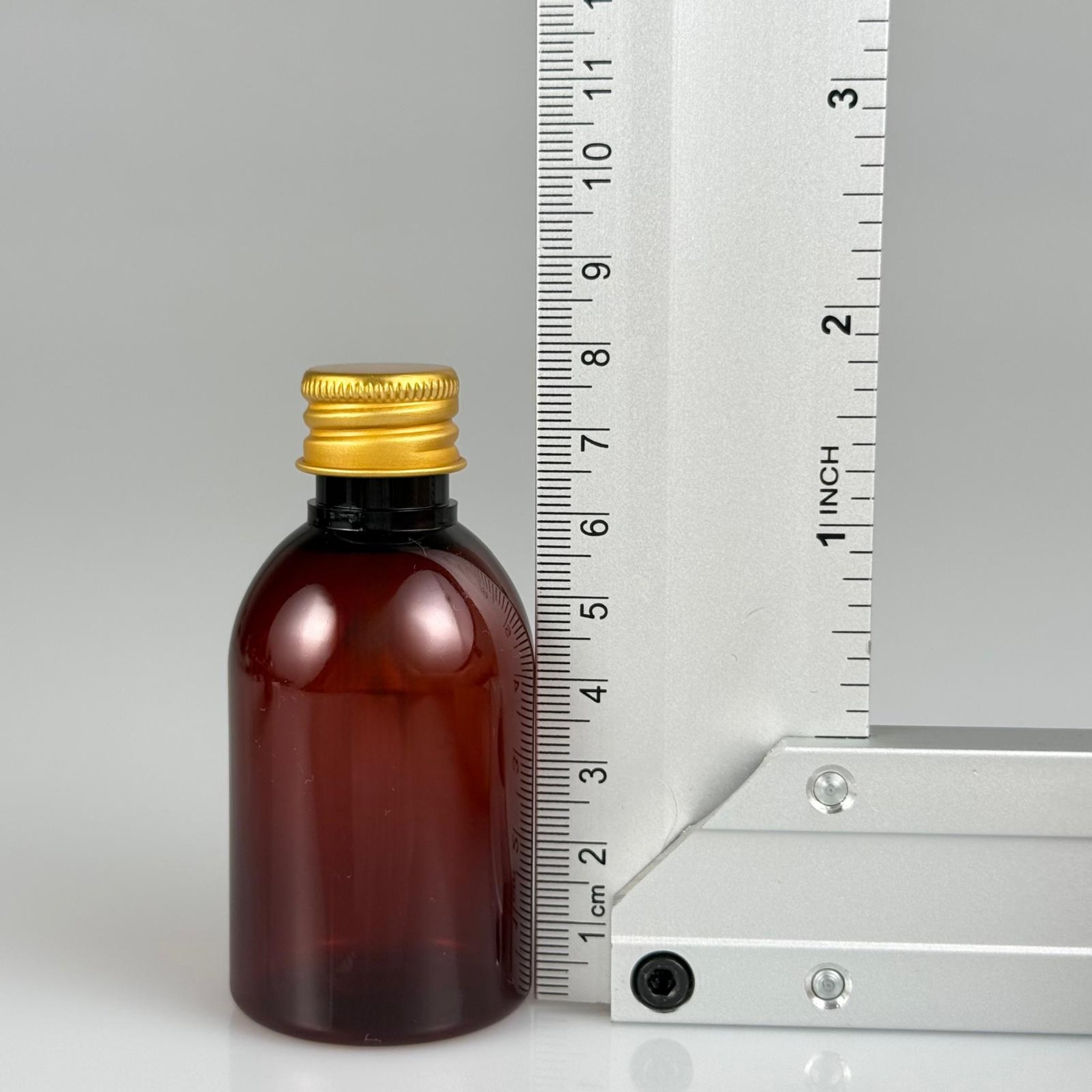 50  CC AMBER PET ŞİŞE + KÖPÜK CONTALI GOLD ALÜMİNYUM METAL KAPAKLI TAKIM - 50 ML KAHVERENGİ PLASTİK ŞİŞE