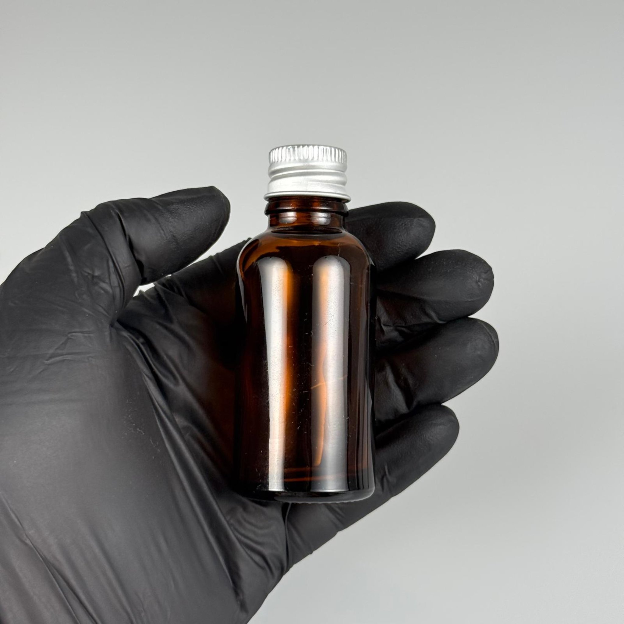 30 CC AMBER CAM ŞİŞE + KÖPÜK CONTALI GÜMÜŞ ALÜMİNYUM METAL KAPAKLI + KÖR TIPALI TAKIM - 30 ML KAHVERENGİ CAM ŞİŞE