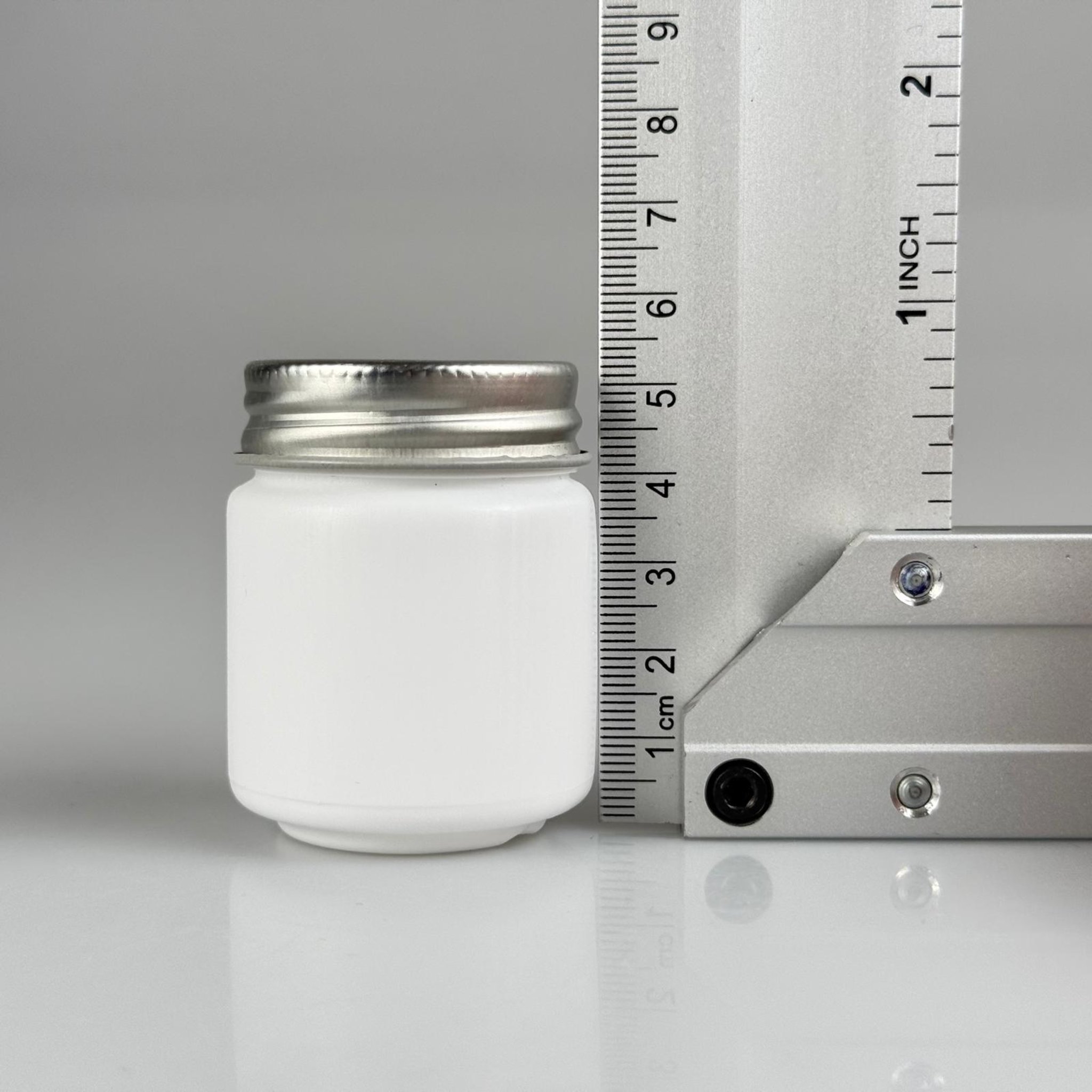 50 CC BEYAZ SERT POLİETİLEN ŞİŞE + GÜMÜŞ METAL KAPAKLI - 50 ML POLİETİLEN ŞİŞE