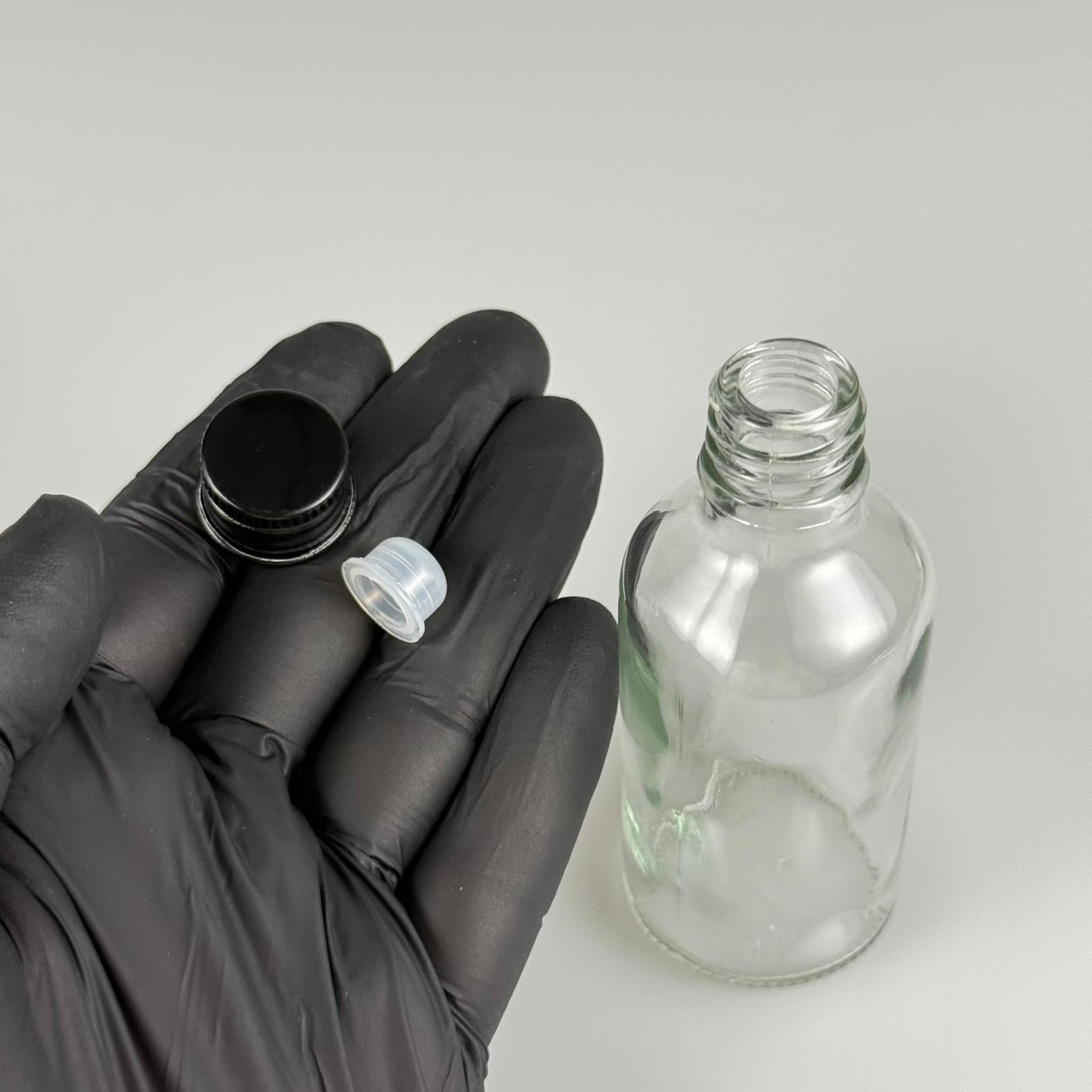 50 CC ŞEFFAF CAM ŞİŞE + KÖPÜK CONTALI SİYAH ALÜMİNYUM METAL KAPAKLI + KÖR TIPALI TAKIM - 50 ML ŞEFFAF CAM ŞİŞE
