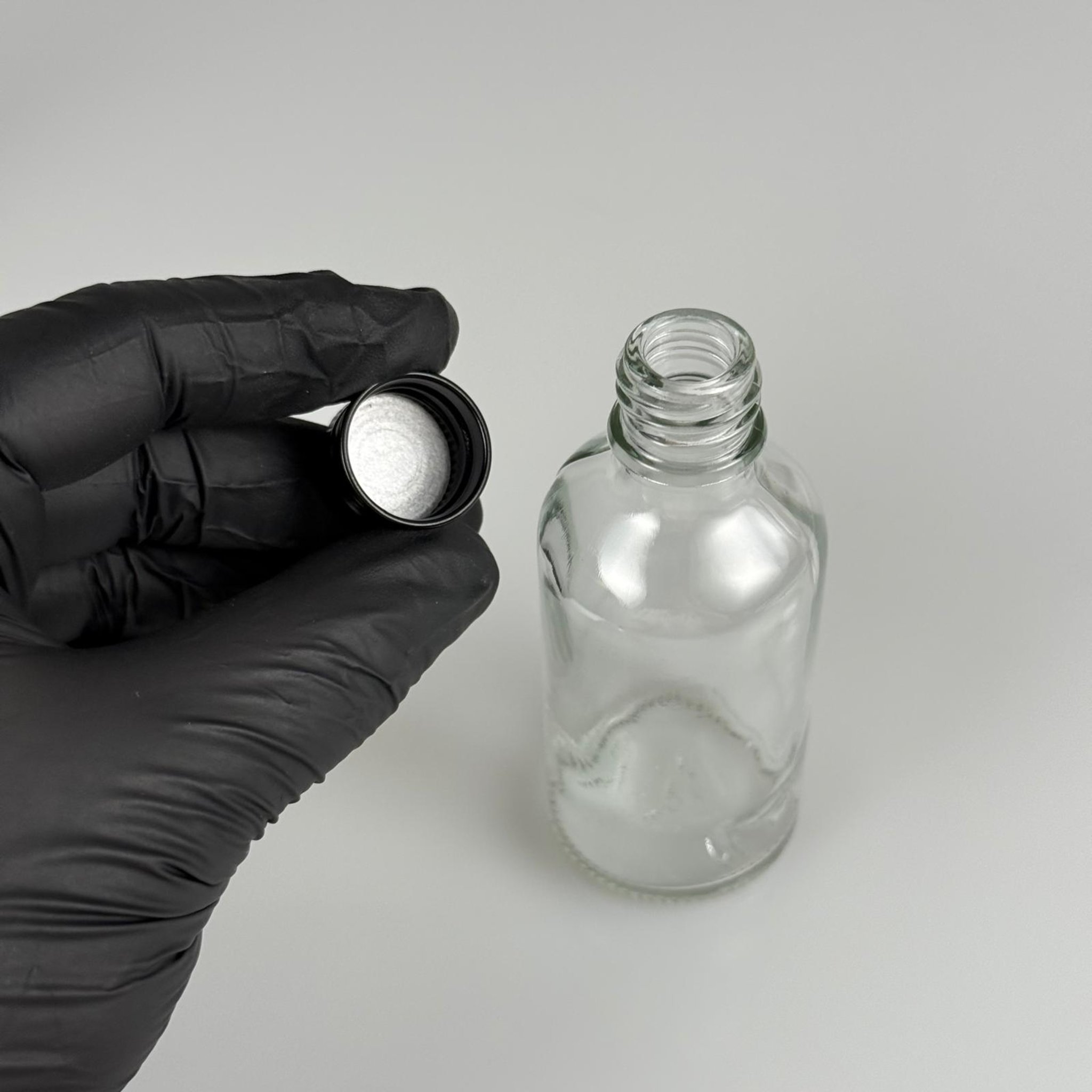 50 CC ŞEFFAF CAM ŞİŞE + KÖPÜK CONTALI SİYAH ALÜMİNYUM METAL KAPAKLI TAKIM - 50 ML ŞEFFAF CAM ŞİŞE