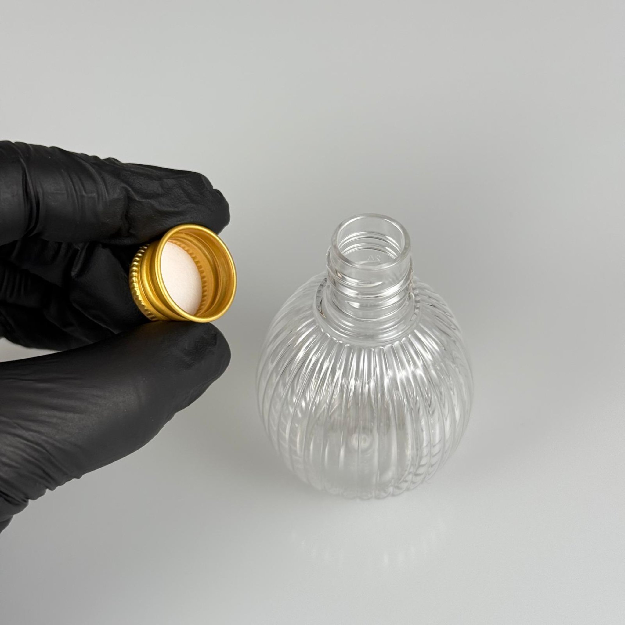 50 CC TOP ÇİZGİLİ DESENLİ PET ŞİŞE - KÖPÜK CONTALI GOLD ALÜMİNYUM METAL KAPAKLI TAKIM - 50 ML ŞEFFAF PET ŞİŞE