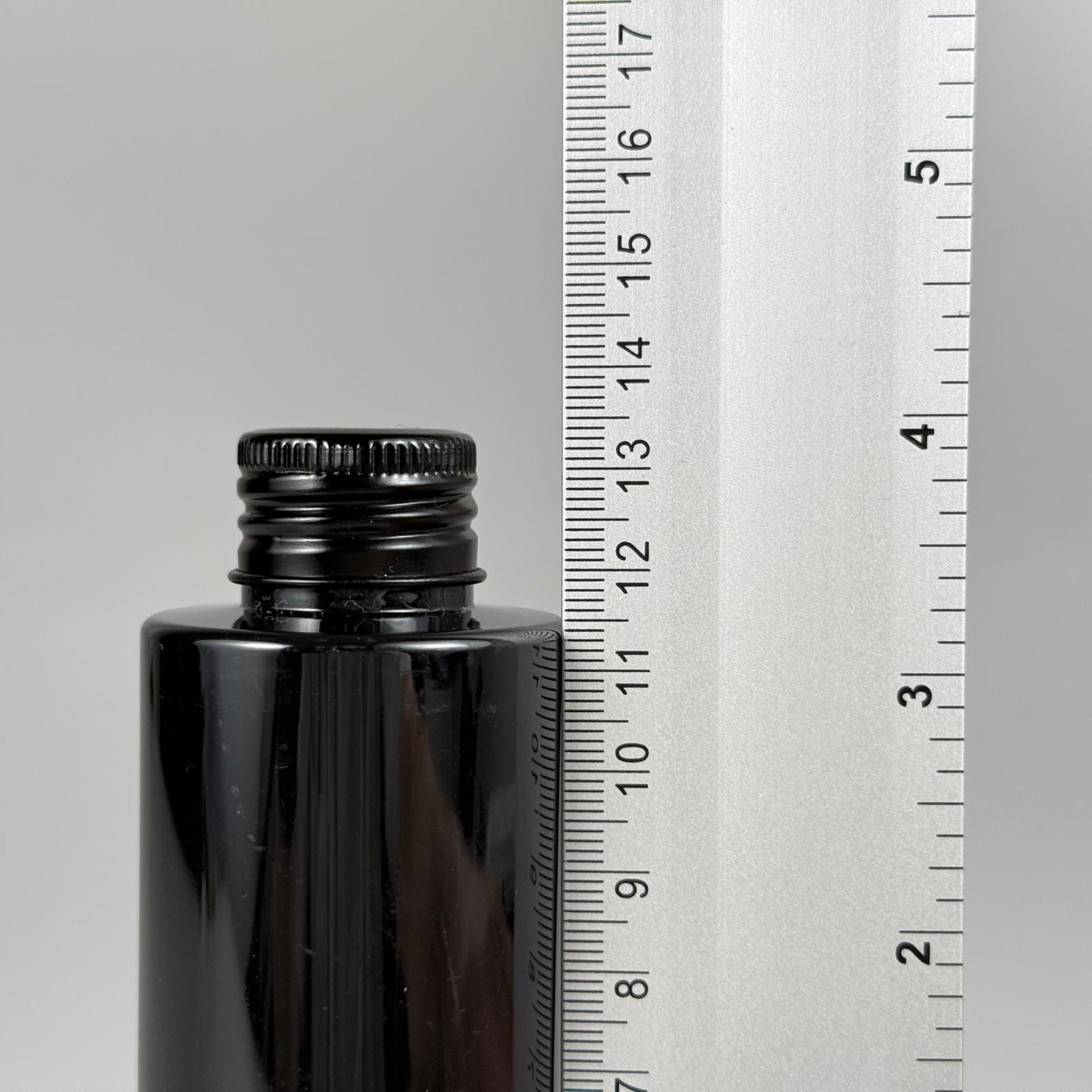 150 CC SİYAH SİLİNDİR MODEL PARLAK SERT PET ŞİŞE (24 AĞIZ) + KÖPÜK CONTALI SİYAH METAL ALÜMİNYUM KAPAK TAKIM - 150 ML KAPAKLI SİYAH PET ŞİŞELER