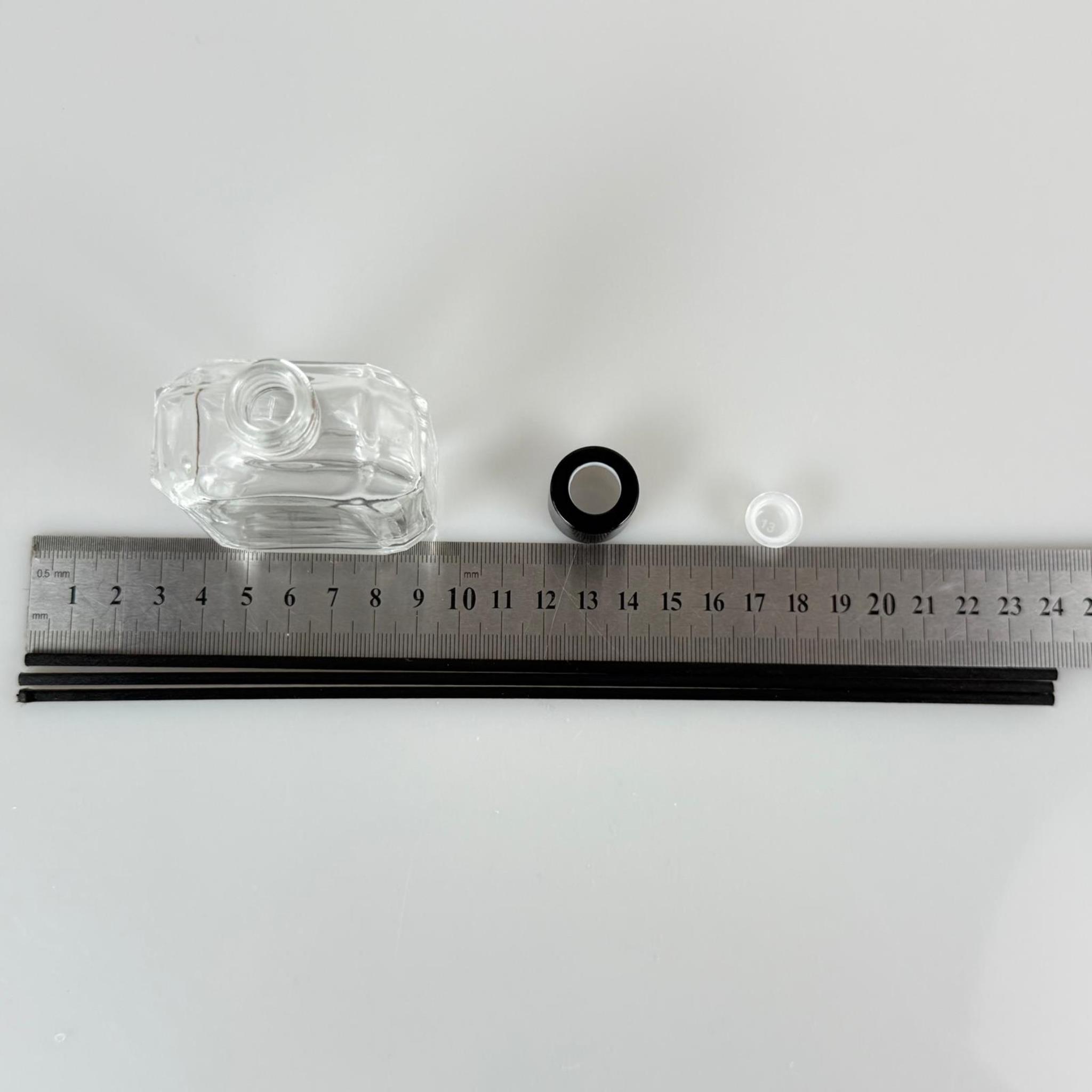 KAZABLANKA MODEL CAM BAMBU ODA KOKUSU ŞİŞESİ + METAL SİYAH KAPAK + TIPA + 3 ADET FİBER BAMBU ÇUBUK - 50 ML SET TAKIM - HEDİYELİK PROMOSYON DİFFUSER ŞİŞELERİ