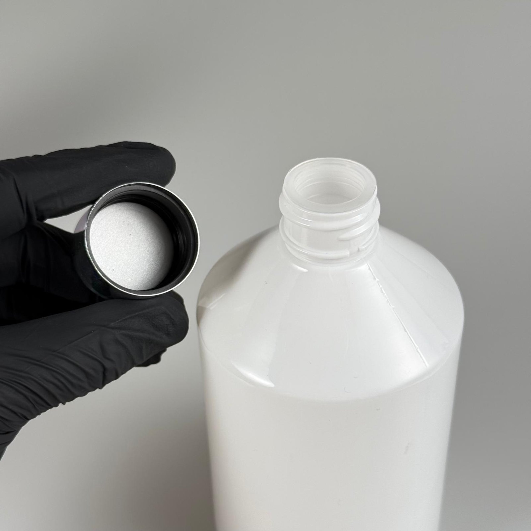 500 CC BEYAZ PET ŞİŞE + ALÜMİNYUM KAPLAMALI GÜMÜŞ KAPAKLI + KÖR TIPALI TAKIM - 500 ML PET ŞİŞE