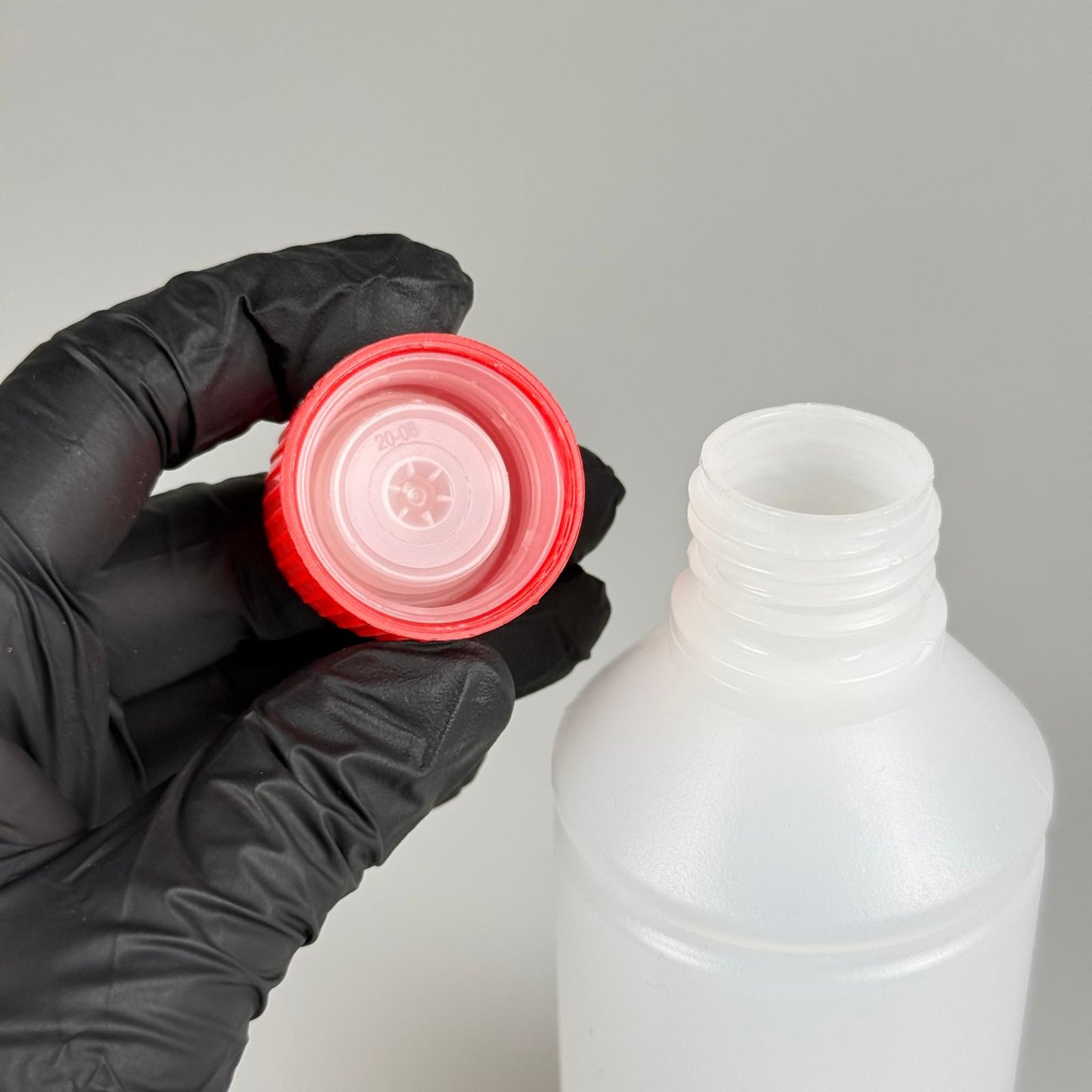 250 CC TİNER ŞİŞESİ - İÇTEN TIPALI KIRMIZI ÇOCUK EMNİYET KİLİTLİ KAPAKLI - 250 ML KİMYASALA DAYANIKLI PLASTİK ŞİŞE - 0,25 LT POLİETİLEN ŞİŞE