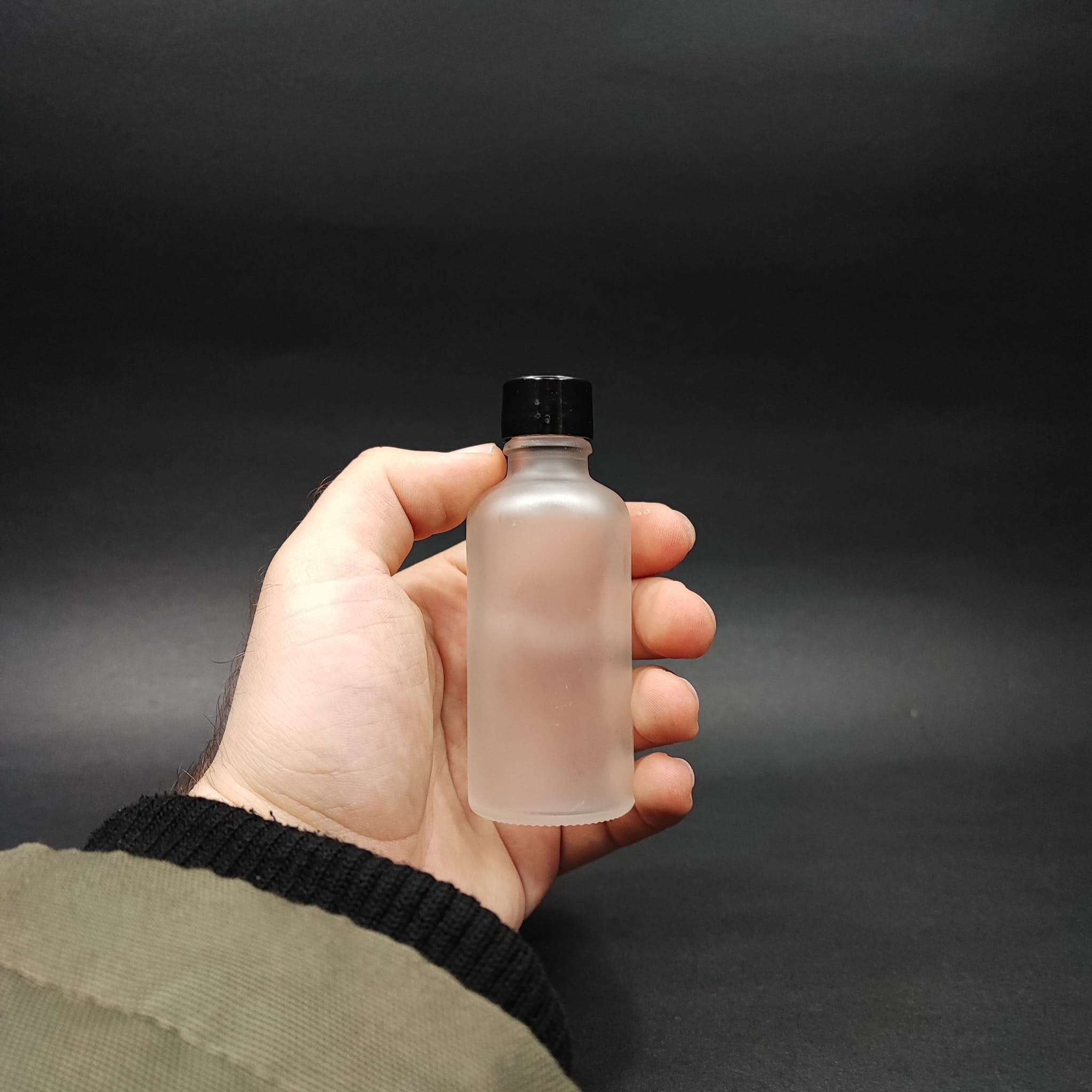 50 CC BUZLU CAM ŞİŞE + KENDİNDEN CONTALI SIZDIRMAZ SİYAH KAPAK - 50 ML KAPAKLI CAM ŞİŞE
