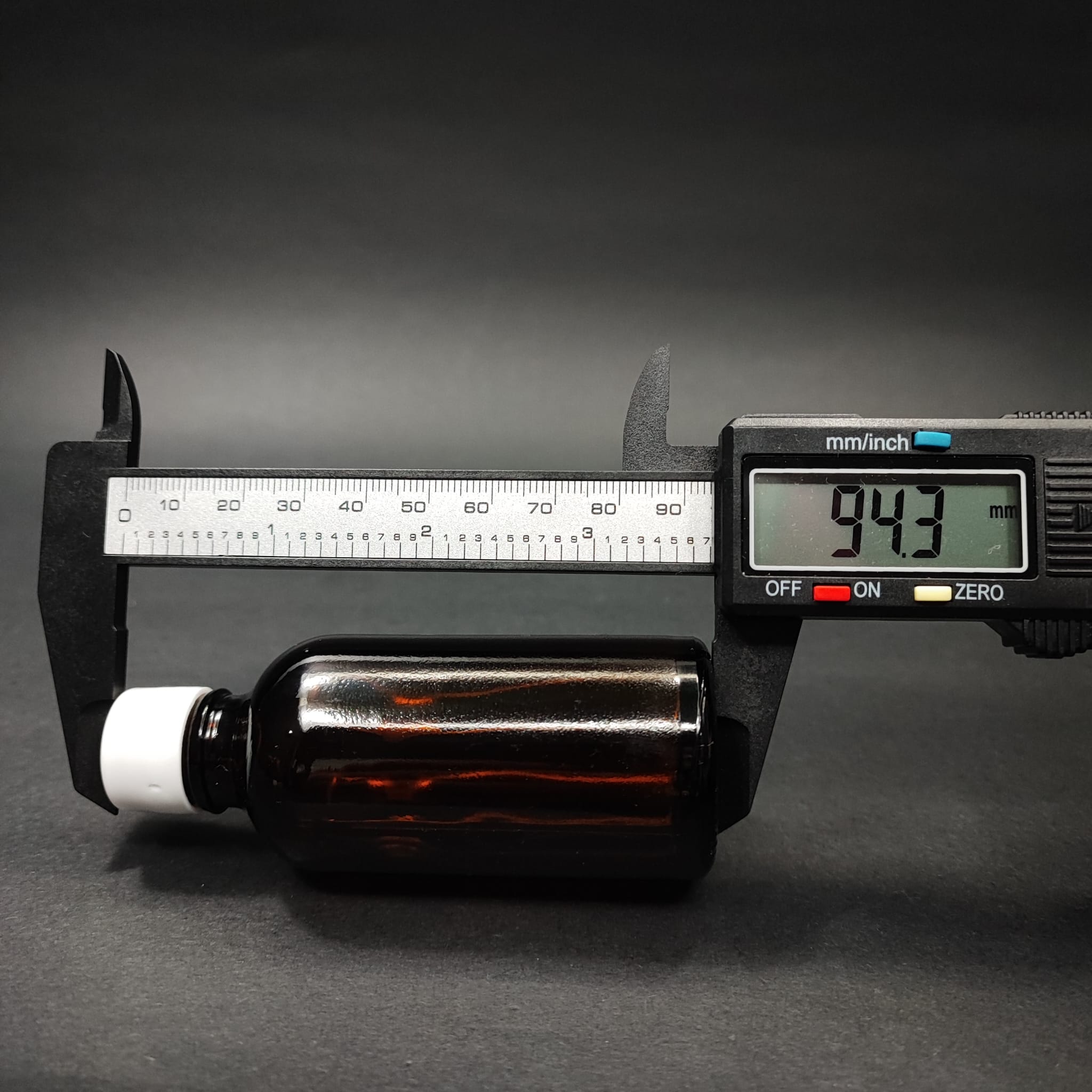 50 CC AMBER CAM ŞİŞE + KENDİNDEN CONTALI SIZDIRMAZ BEYAZ KAPAK - 50 ML KAPAKLI KAHVERENGİ CAM ŞİŞE