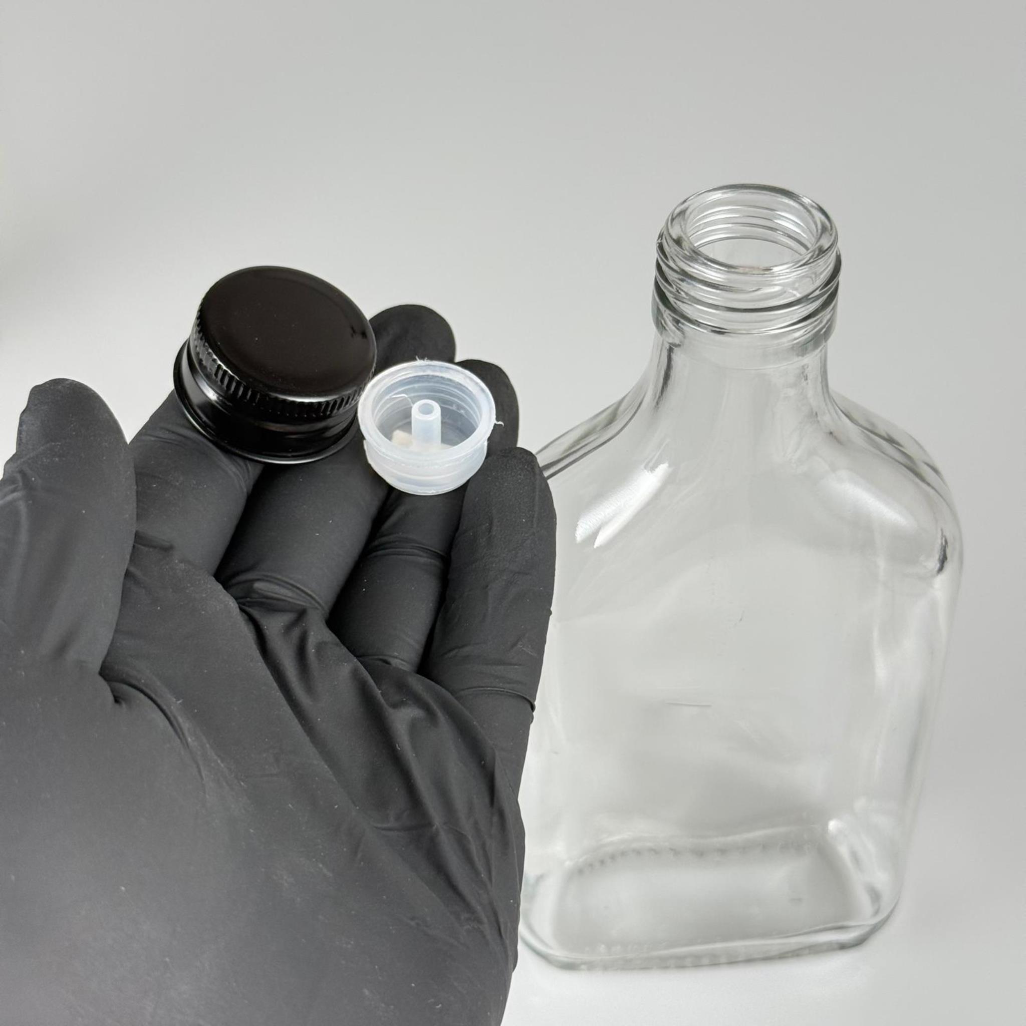 200 CC YASSI LÜX KOLONYA CAM ŞİŞE - SİYAH METAL ALÜMİNYUM KAPAKLI + KOLONYA TIPALI - 200 ML LÜKS METAL KAPAKLI CAM KOLONYA ŞİŞESİ
