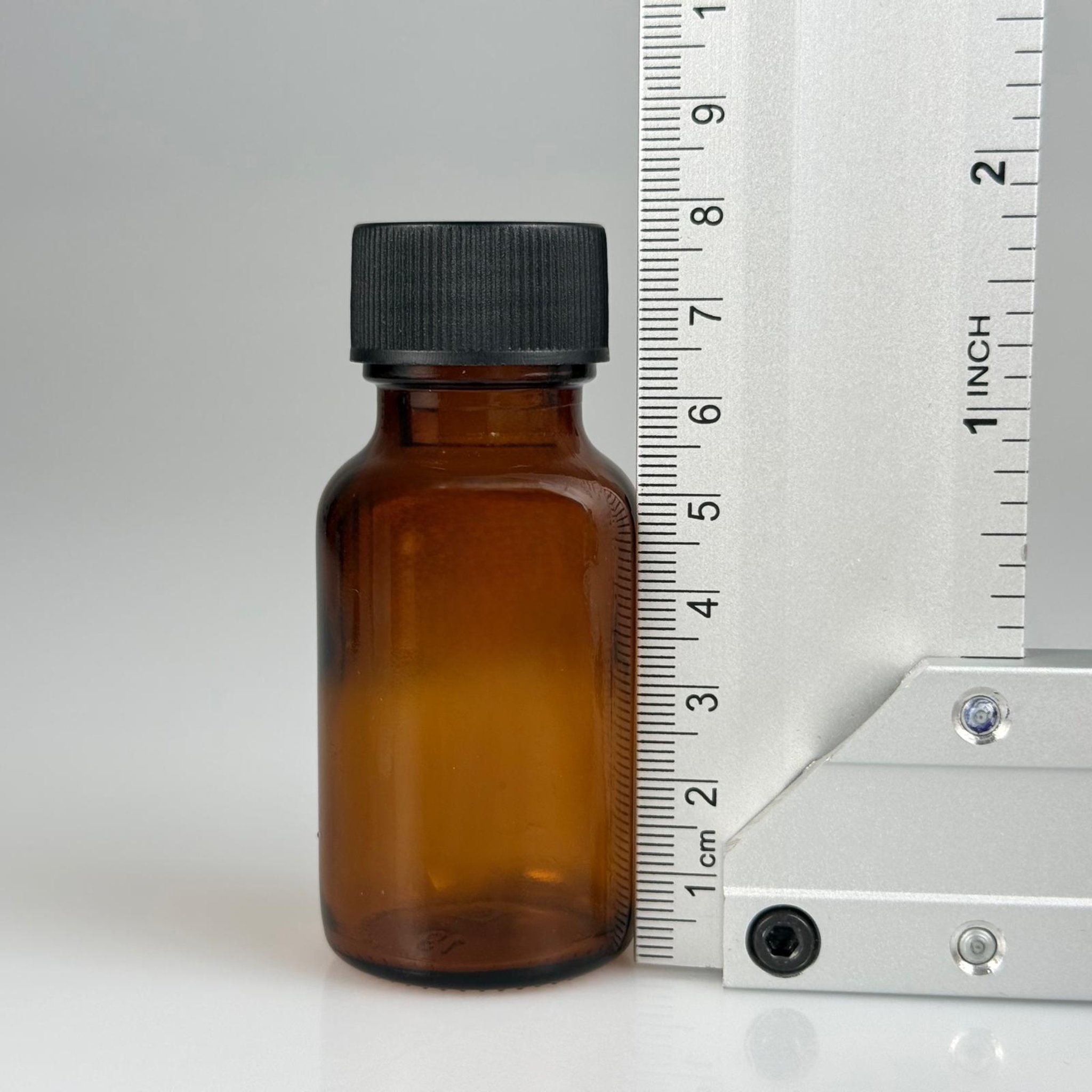 30 CC AMBER CAM ŞİŞE + SİYAH PLASTİK KAPAK + 15 ML ÖLÇEK TAKIM - 30 ML KAHVERENGİ BOŞ ŞURUP ŞİŞESİ (AĞIZ ÇAPI 25 MM) - 30 ML ECZA ŞİŞESİ