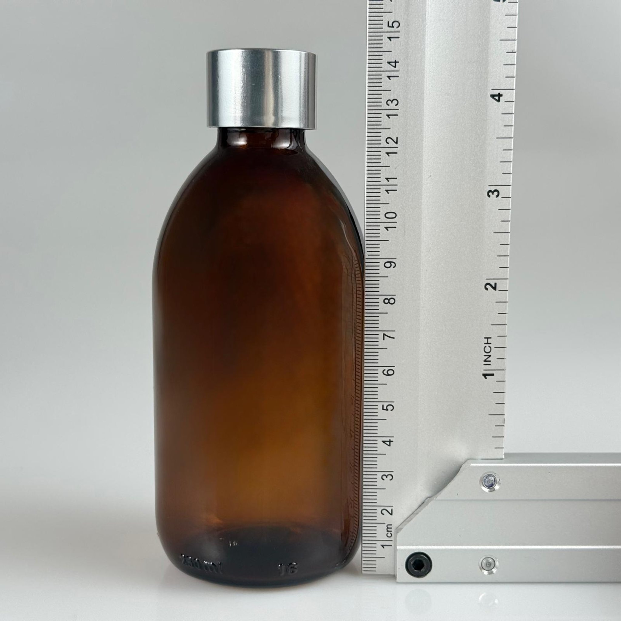 250 CC AMBER CAM ŞİŞE + ALÜMİNYUM KAPLAMALI GÜMÜŞ KAPAKLI TAKIM - 250 ML KAHVERENGİ CAM ŞİŞE