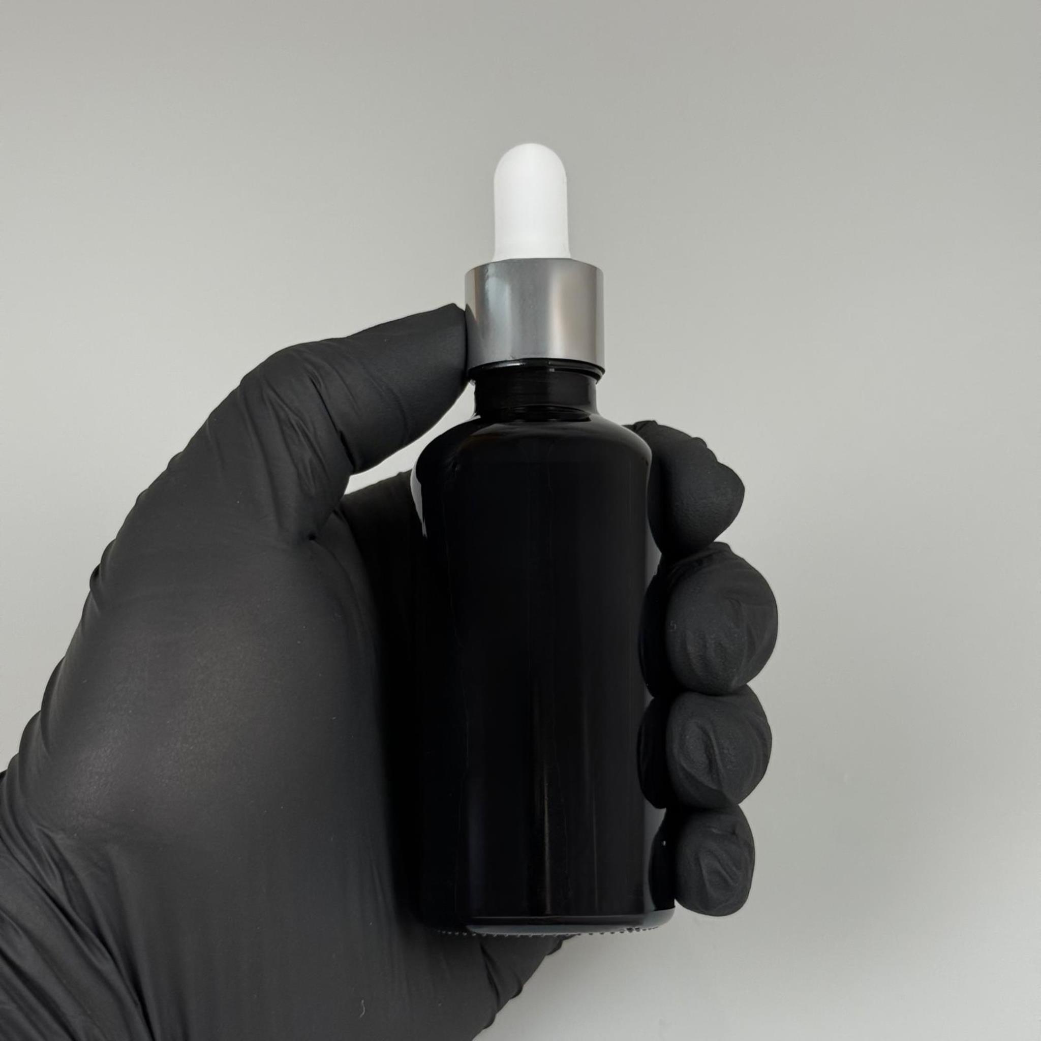 50 CC SİYAH CAM DAMLALIKLI ŞİŞE - BEYAZ EMZİK - GÜMÜŞ METALİK KAPAK - 50 ML SİYAH CAM DAMLALIKLI ŞİŞE