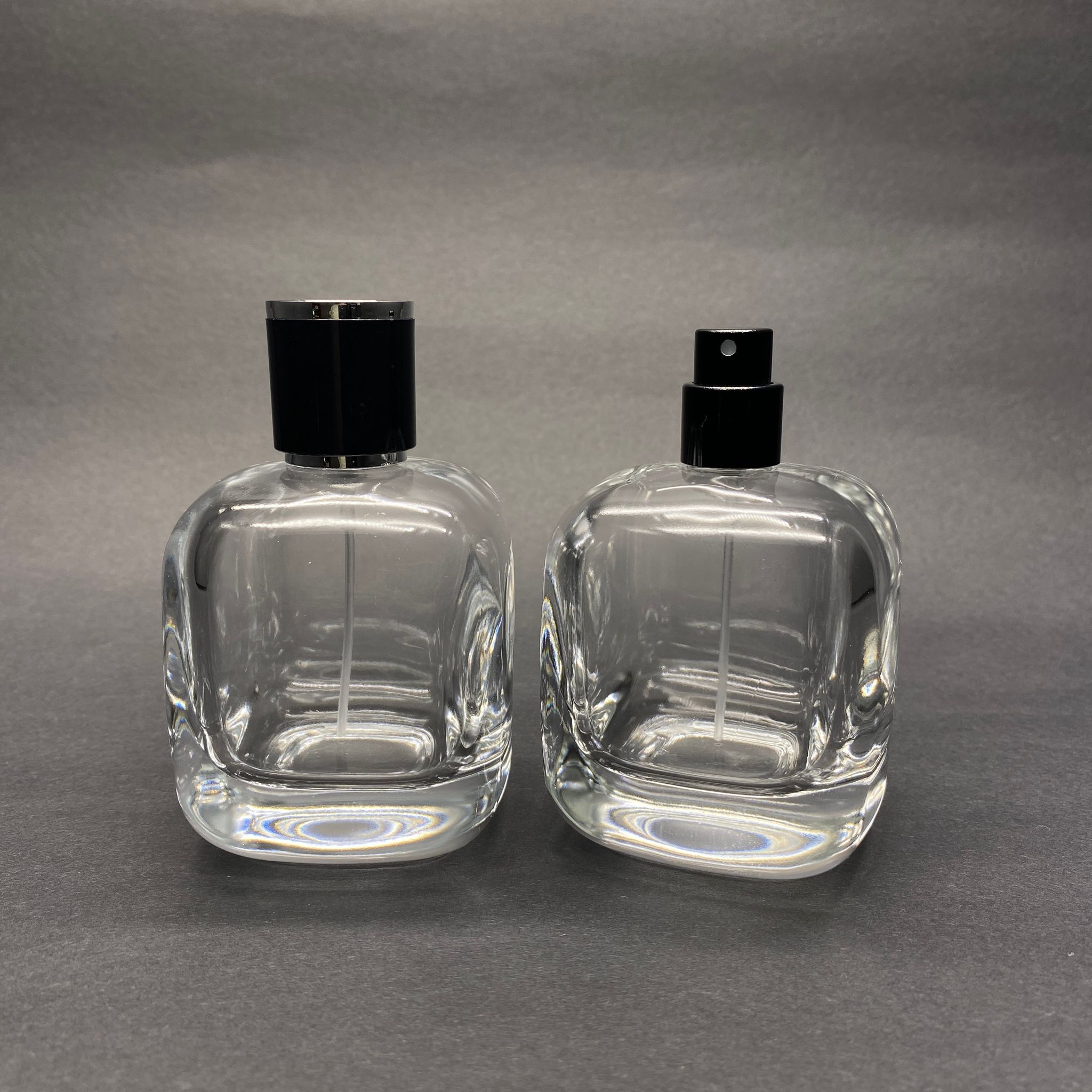 100 ML OVAL KARE MODEL CORE PARFÜM ŞİŞESİ - SİYAH METAL SPREYLİ + GÜMÜŞ SİYAH KAPAKLI (AĞIZ 15 MM GEÇME KOLAY KAPAMA)