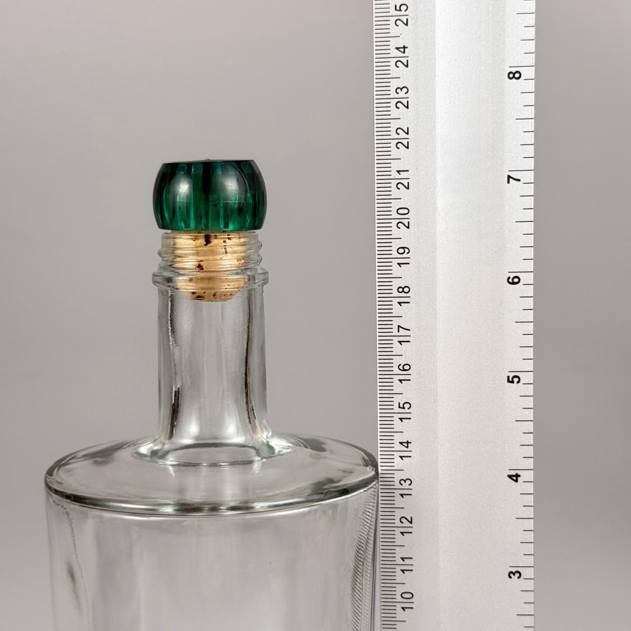 500 CC KALIN DİPLİ LÜKS CAM ŞİŞE - YEŞİL MANTAR TIPALI - 500 ML SİLİNDİR ÖZEL CAM ŞİŞE