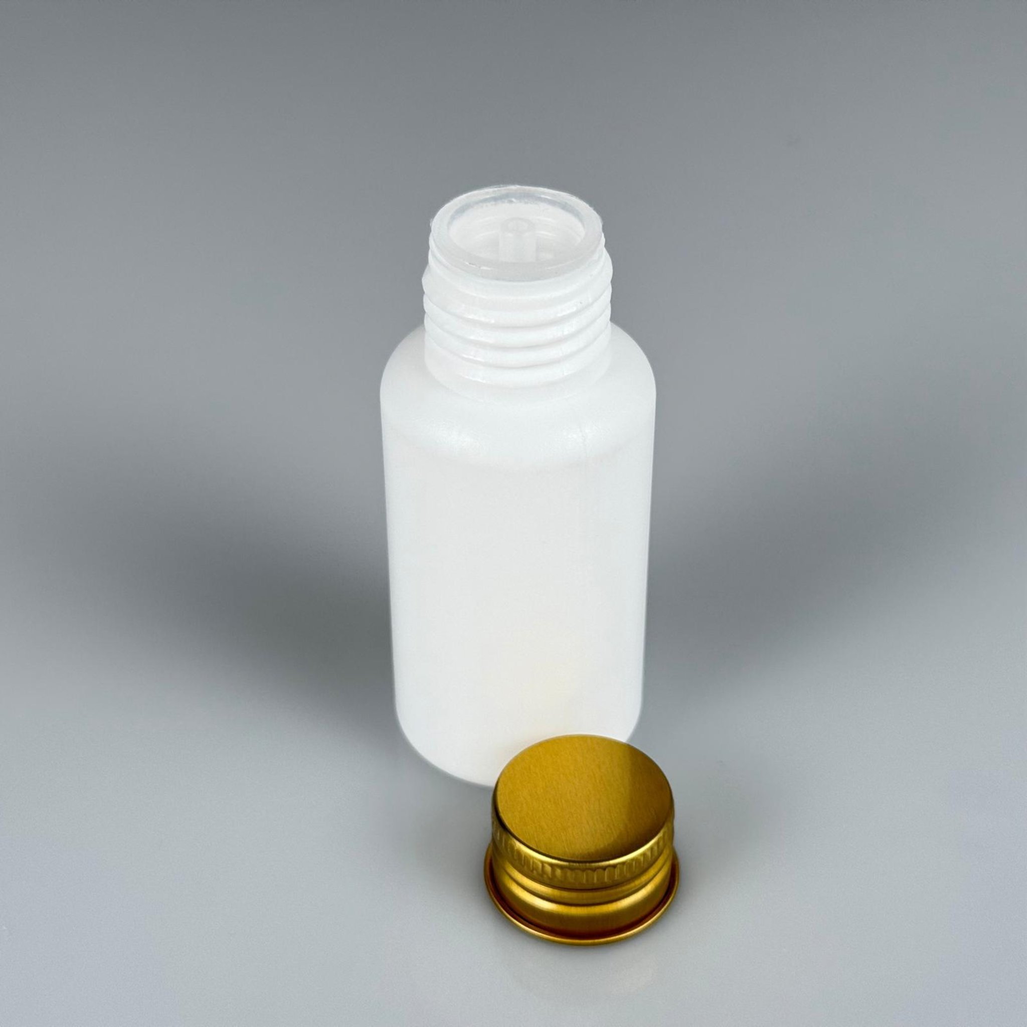 50 CC BEYAZ POLİETİLEN PLASTİK ASETON ŞİŞESİ ( 24 AĞIZ ) + KÖPÜK CONTALI GOLD METAL ALÜMİNYUM KAPAK + KOLONYA TIPALI TAKIM - 50 ML BEYAZ PLASTİK ASETON ŞİŞELERİ
