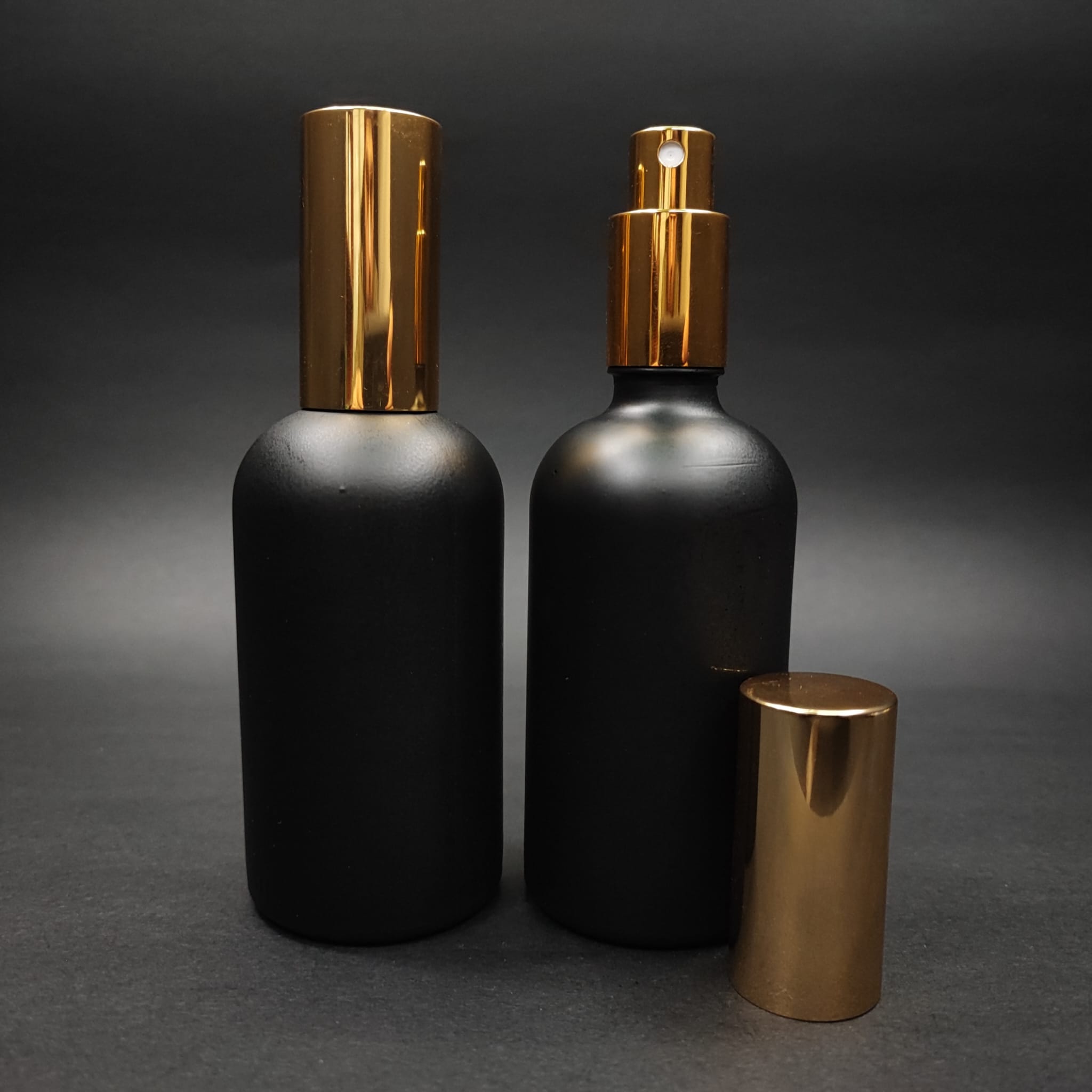 100 ML LÜKS VİDALI VALF ÇEVİRME PARFÜM ŞİŞELERİ - 100 CC MAT SİYAH CAM ŞİŞE - GOLD METAL SPREYLİ KAPAKLI SET