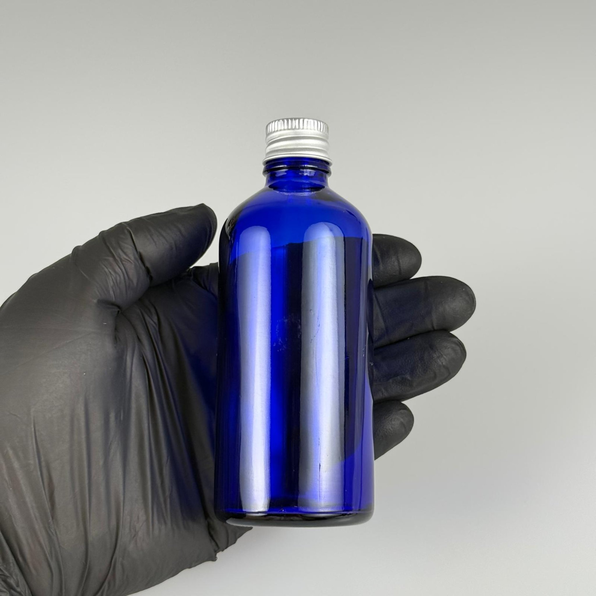 100 CC MAVİ CAM ŞİŞE + KÖPÜK CONTALI GÜMÜŞ ALÜMİNYUM METAL KAPAKLI TAKIM - 100 ML MAVİ CAM ŞİŞE