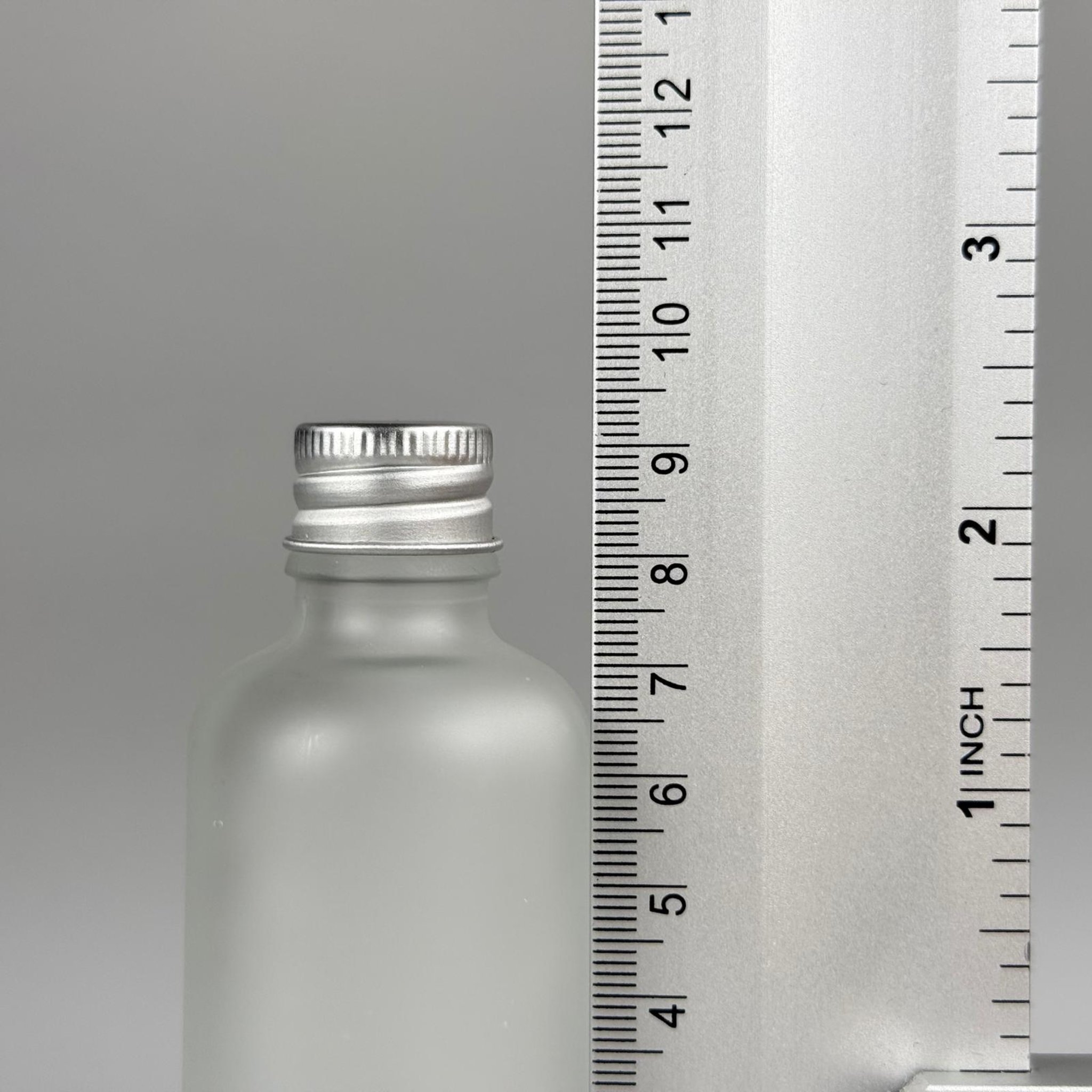 50 CC BUZLU CAM ŞİŞE + KÖPÜK CONTALI GÜMÜŞ ALÜMİNYUM METAL KAPAKLI TAKIM - 50 ML BUZLU CAM ŞİŞE