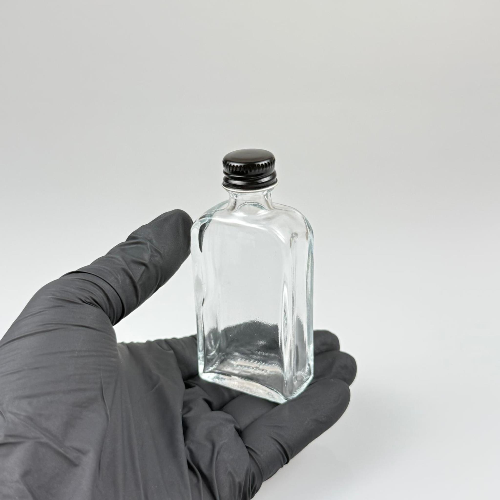 50 CC YASSI DİKDÖRTGEN CAM ŞİŞE - SİYAH METAL KAPAKLI KOLONYA TIPALI - 50 ML PRESTİJLİ ŞİŞE