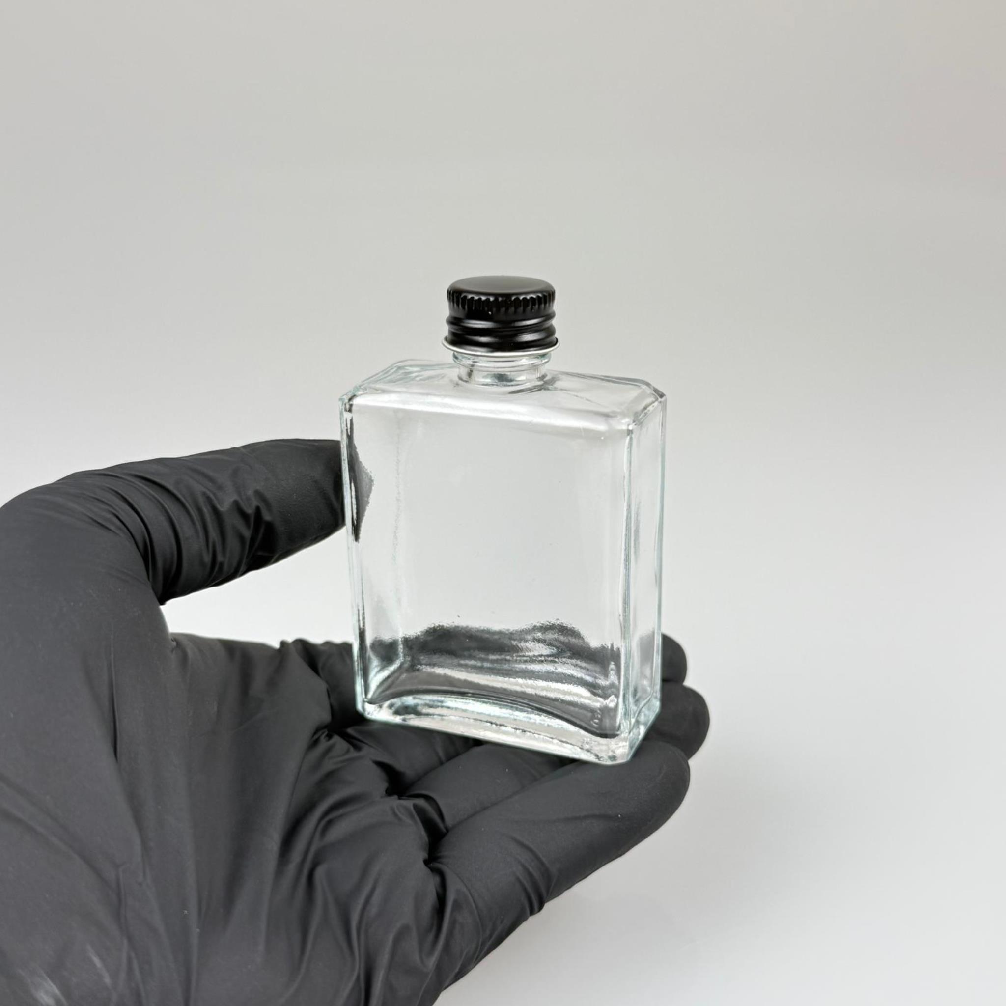 40 CC YASSI DİKDÖRTGEN KÖŞELİ KISA CAM ŞİŞE - SİYAH METAL KAPAKLI KOLONYA TIPALI - 40 ML PRESTİJLİ ŞİŞE
