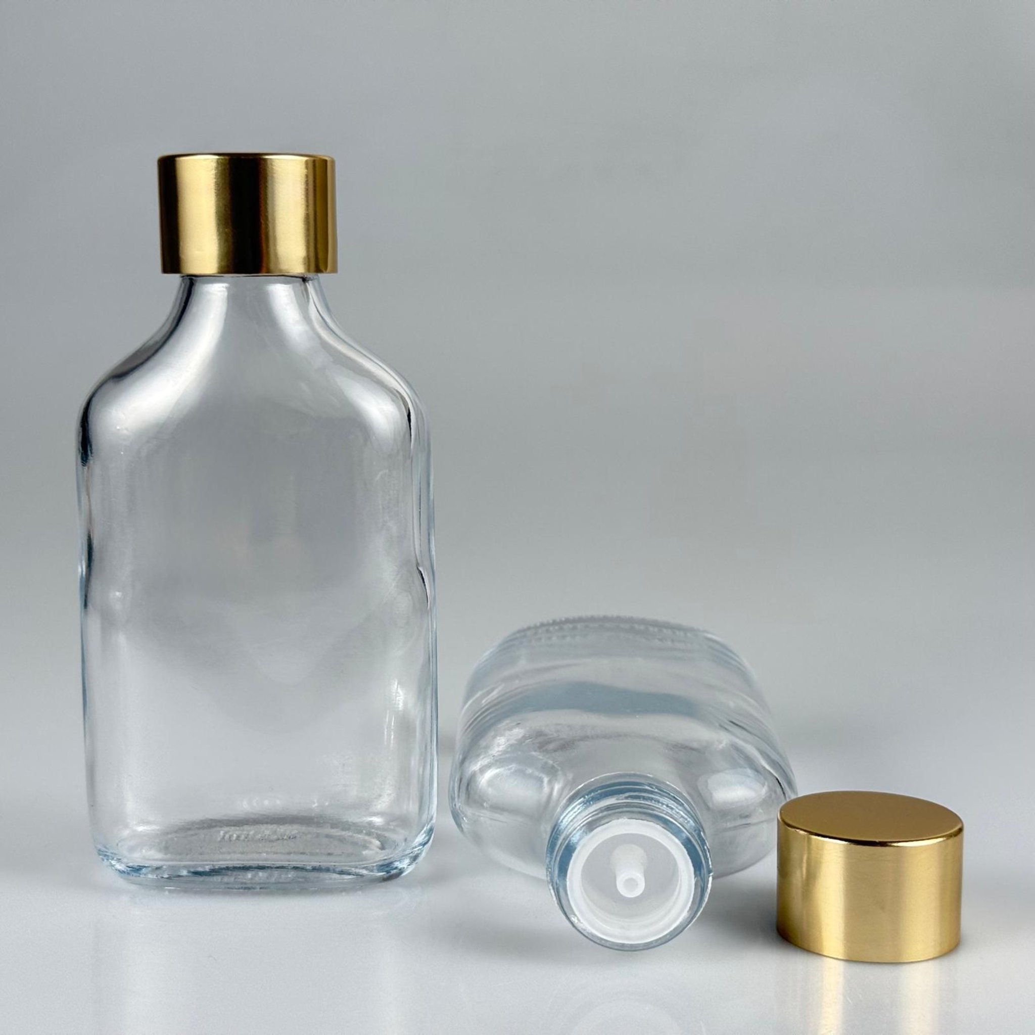 100 CC YASSI CAM ŞİŞE + ALÜMİNYUM KAPLAMA GOLD KAPAKLI + DAMLALIKLKI KOLONYA TIPALI TAKIM -  100 ML YASSI CAM ŞİŞE