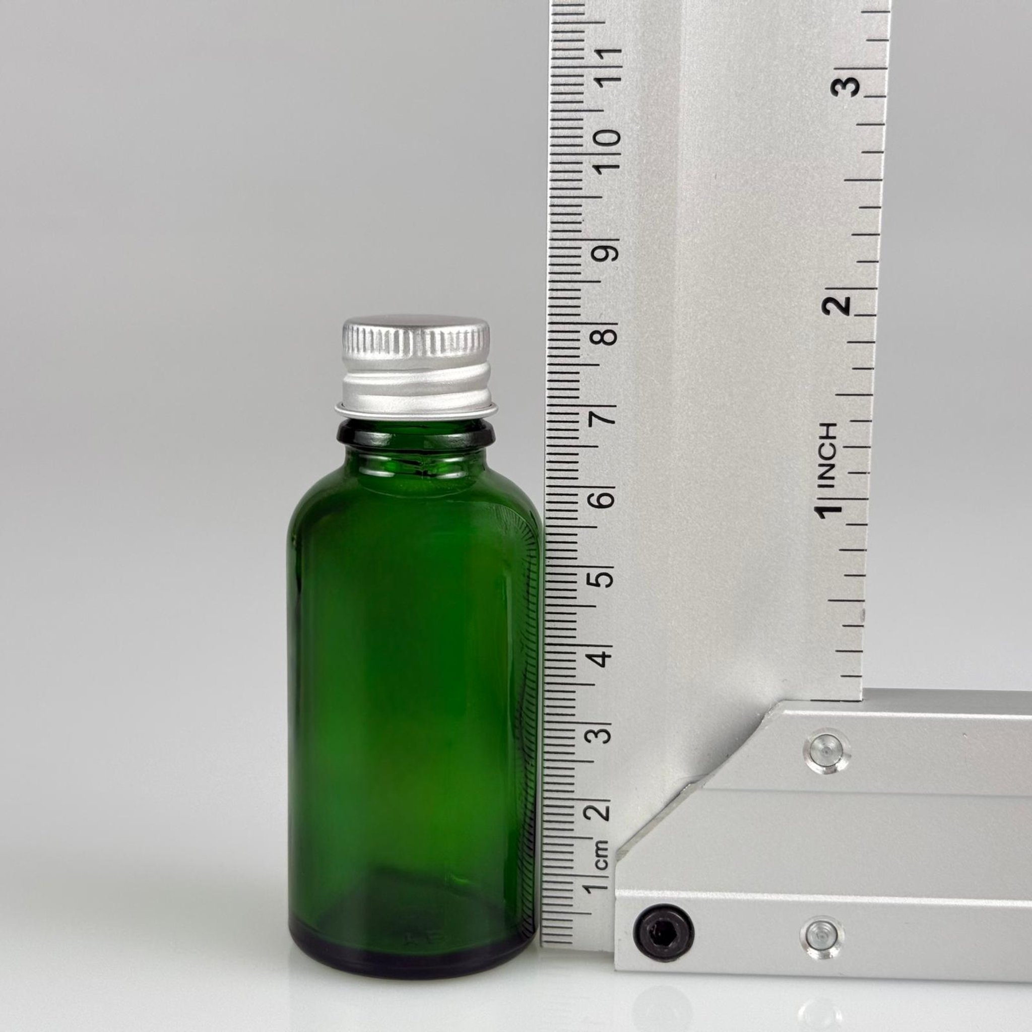 30 CC YEŞİL CAM ŞİŞE + KÖPÜK CONTALI GÜMÜŞ ALÜMİNYUM METAL KAPAKLI + DAMLALIKLI KOLONYA TIPALI TAKIM - 30 ML YEŞİL CAM ŞİŞE