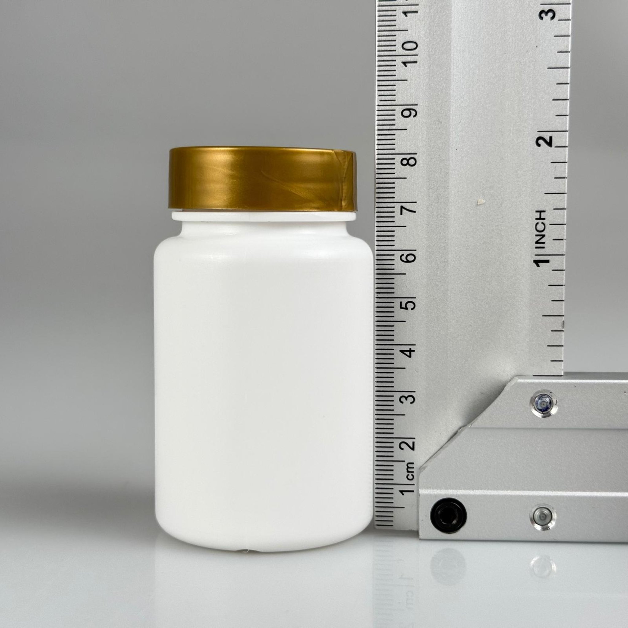 100 CC BEYAZ SERT POLİETİLEN ŞİŞE + GOLD PLASTİK KAPAKLI - 100 ML POLİETİLEN ŞİŞE