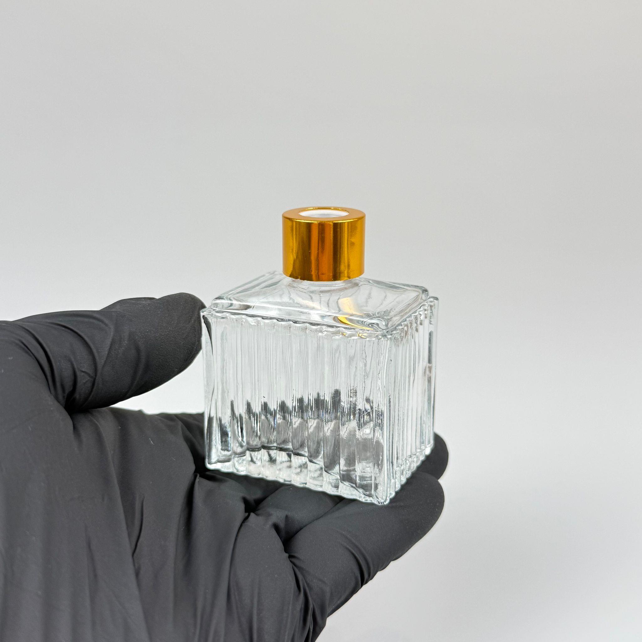 50 CC KÖŞELİ DESENLİ ÇİZGİLİ PRESTİJ CAM BAMBU ODA KOKUSU ŞİŞESİ - 50 ML ÇUBUKLU BAMBU ODA KOKUSU ŞİŞESİ - DİFÜZÖR ŞİŞE- CAM ŞİŞE + GOLD METAL KAPAK + PLASTİK TIPA
