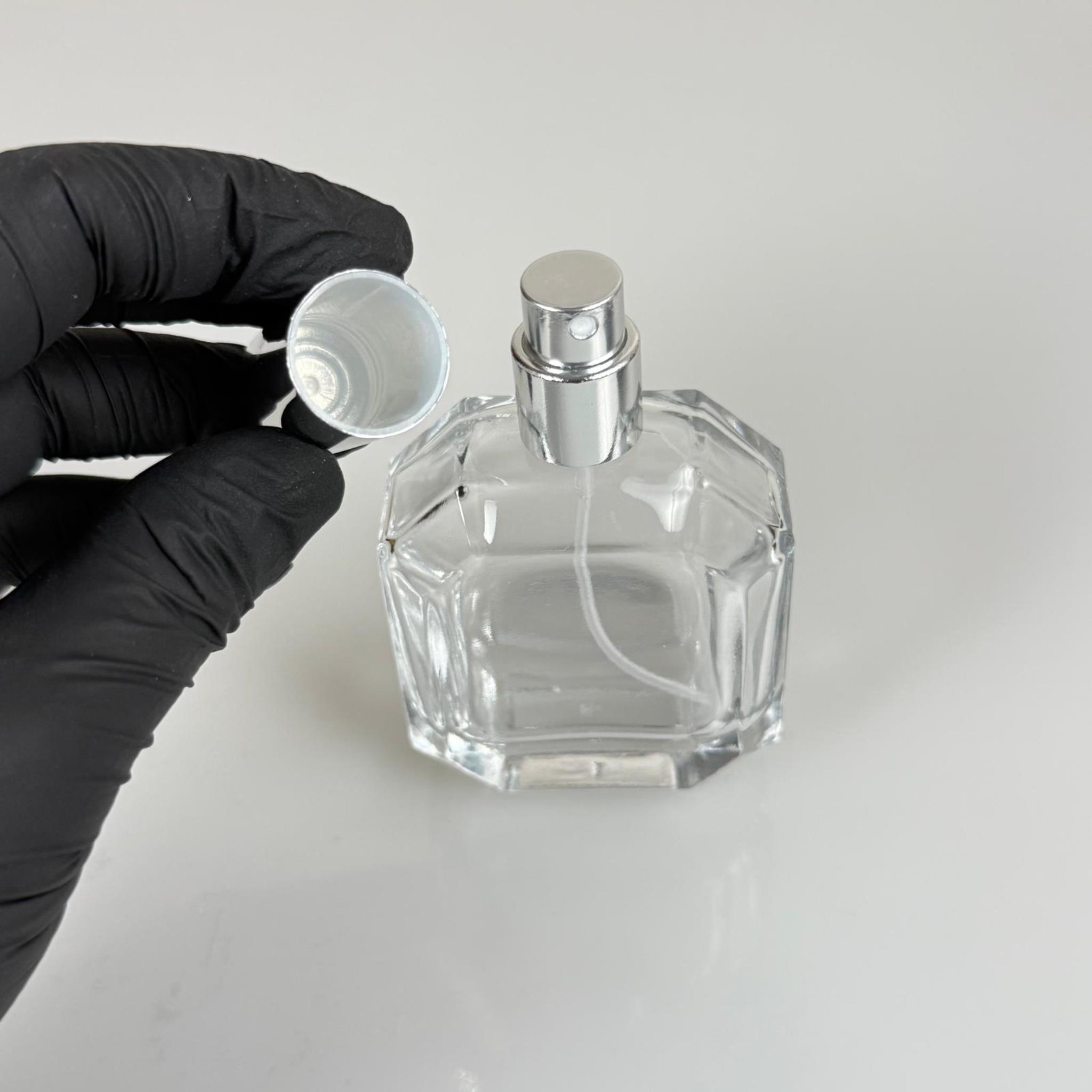 50 ML KAZABLANKA MODEL KÖŞELİ PARFÜM ŞİŞESİ - GÜMÜŞ METALE METAL SPREYLİ SET (AĞIZ 13 MM VİDALI) TEKRAR DOLDURULABİLİR