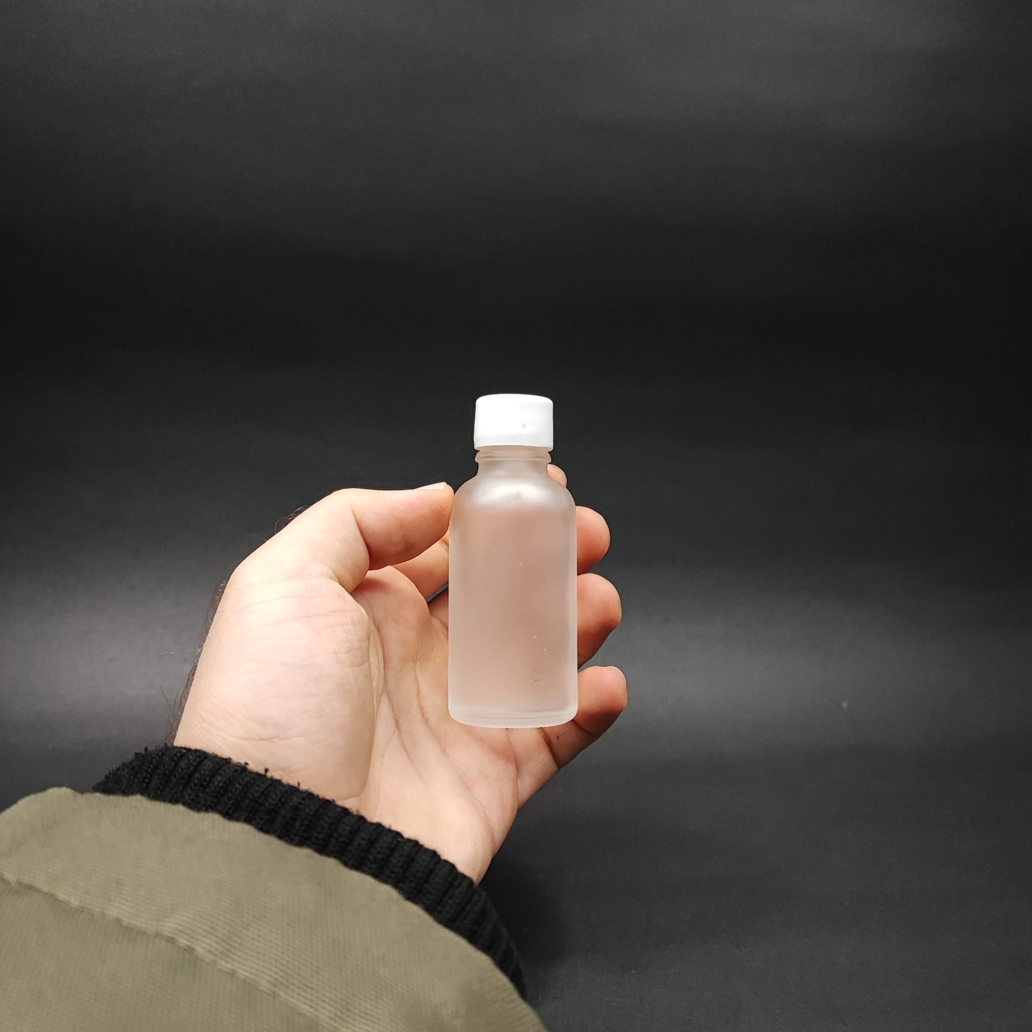 30 CC BUZLU CAM ŞİŞE + KENDİNDEN CONTALI SIZDIRMAZ BEYAZ KAPAK - 30 ML KAPAKLI CAM ŞİŞE