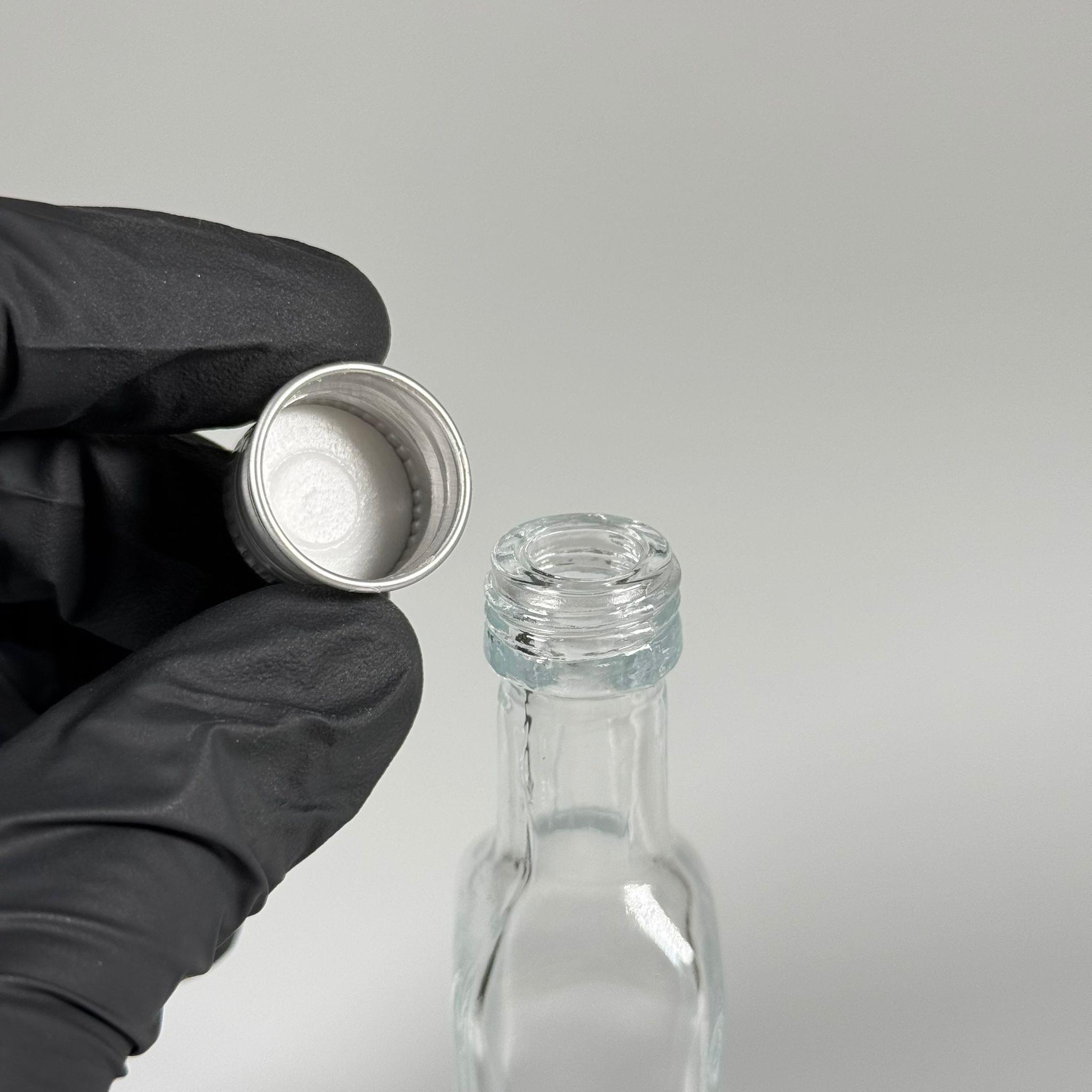 20 CC MARASKA KÖŞELİ KARE CAM ŞİŞE - CONTALI METAL ALÜMİNYUM GÜMÜŞ KAPAKLI - 20 ML KAPAKLI CAM ŞİŞE (SİLME 23 ML ALIR)