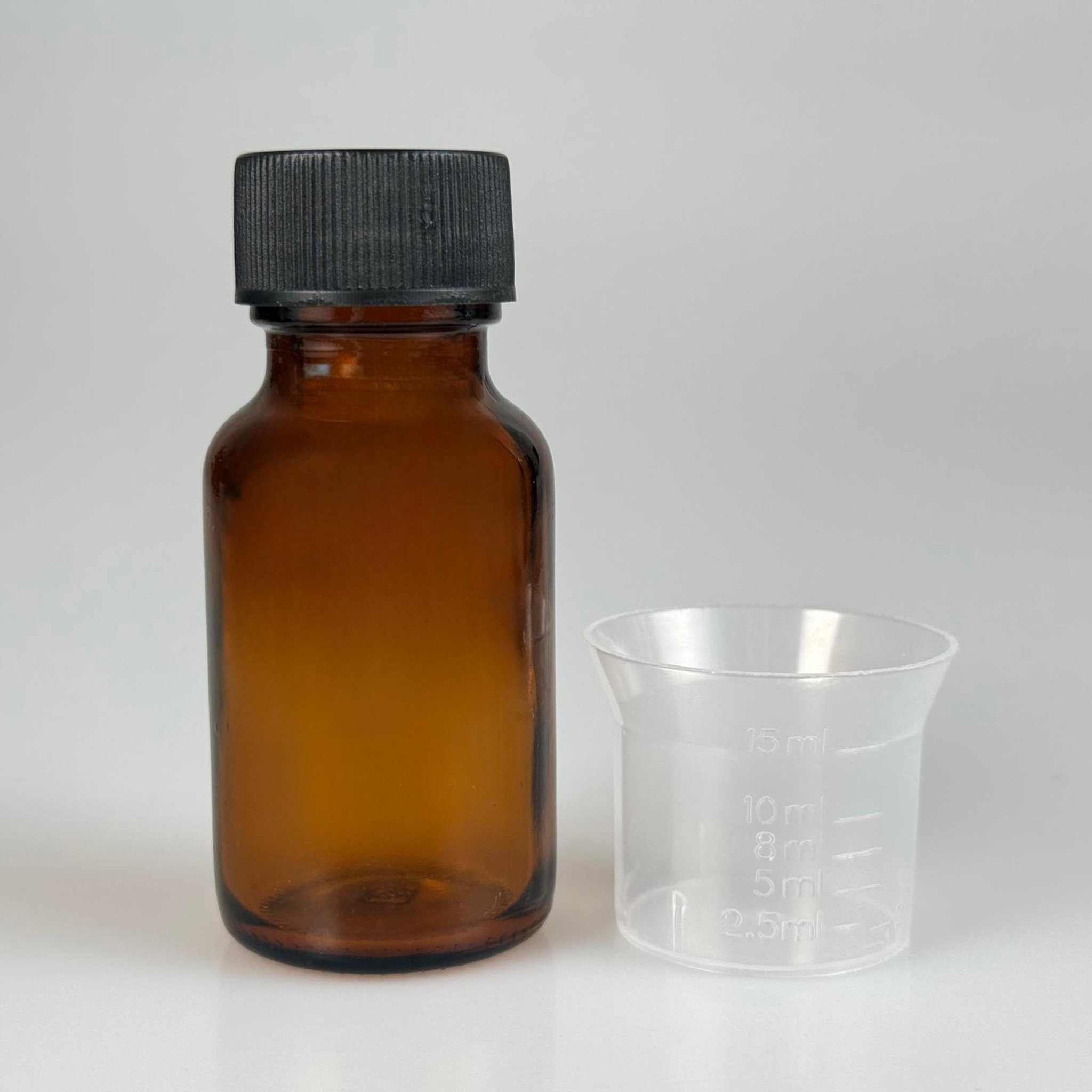 30 CC AMBER CAM ŞİŞE + SİYAH PLASTİK KAPAK + 15 ML ÖLÇEK TAKIM - 30 ML KAHVERENGİ BOŞ ŞURUP ŞİŞESİ (AĞIZ ÇAPI 25 MM) - 30 ML ECZA ŞİŞESİ