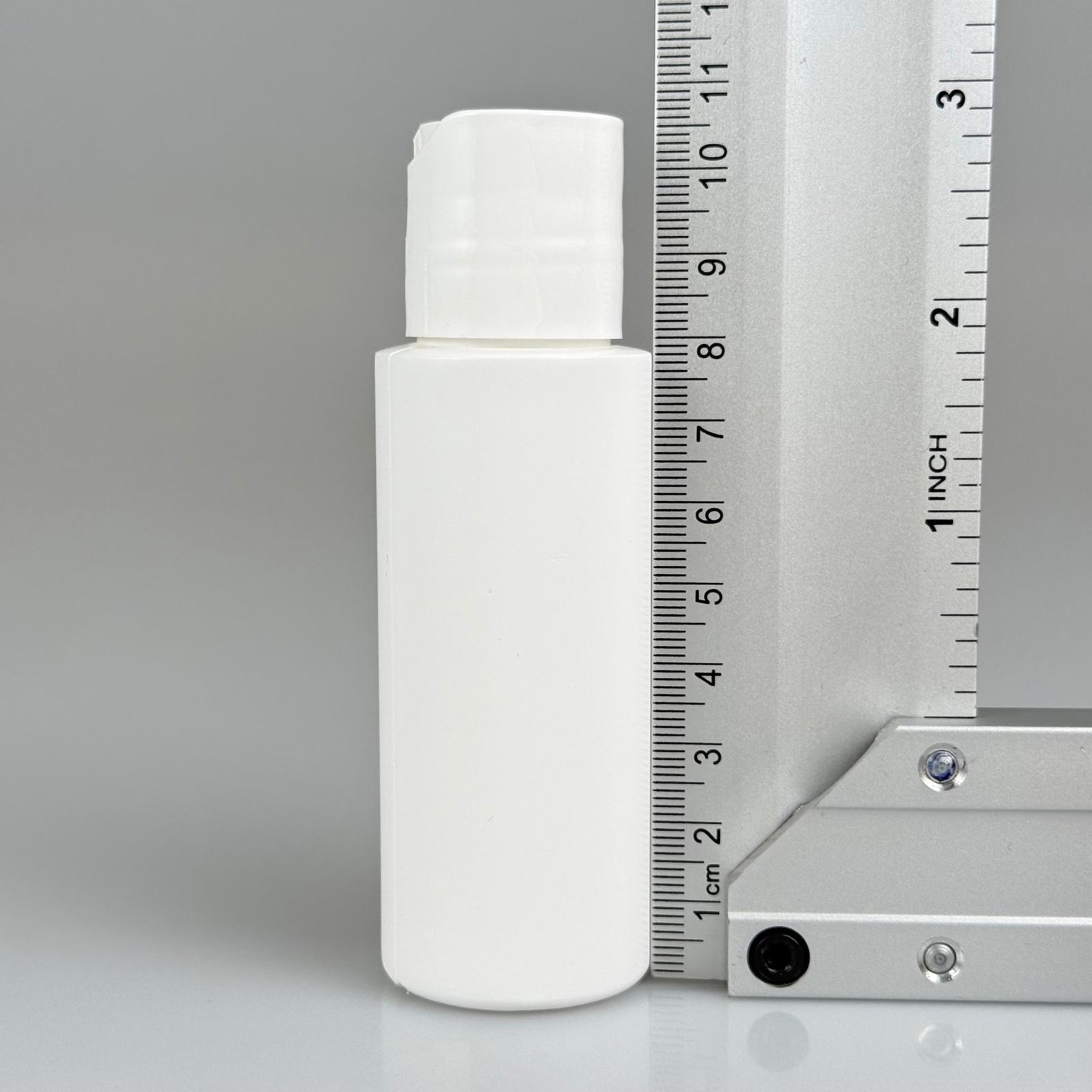 50 CC BEYAZ POLİETİLEN ŞAMPUAN ŞİŞESİ -  50 ML BEYAZ DİSKTOP ŞAMPUAN KAPAKLI