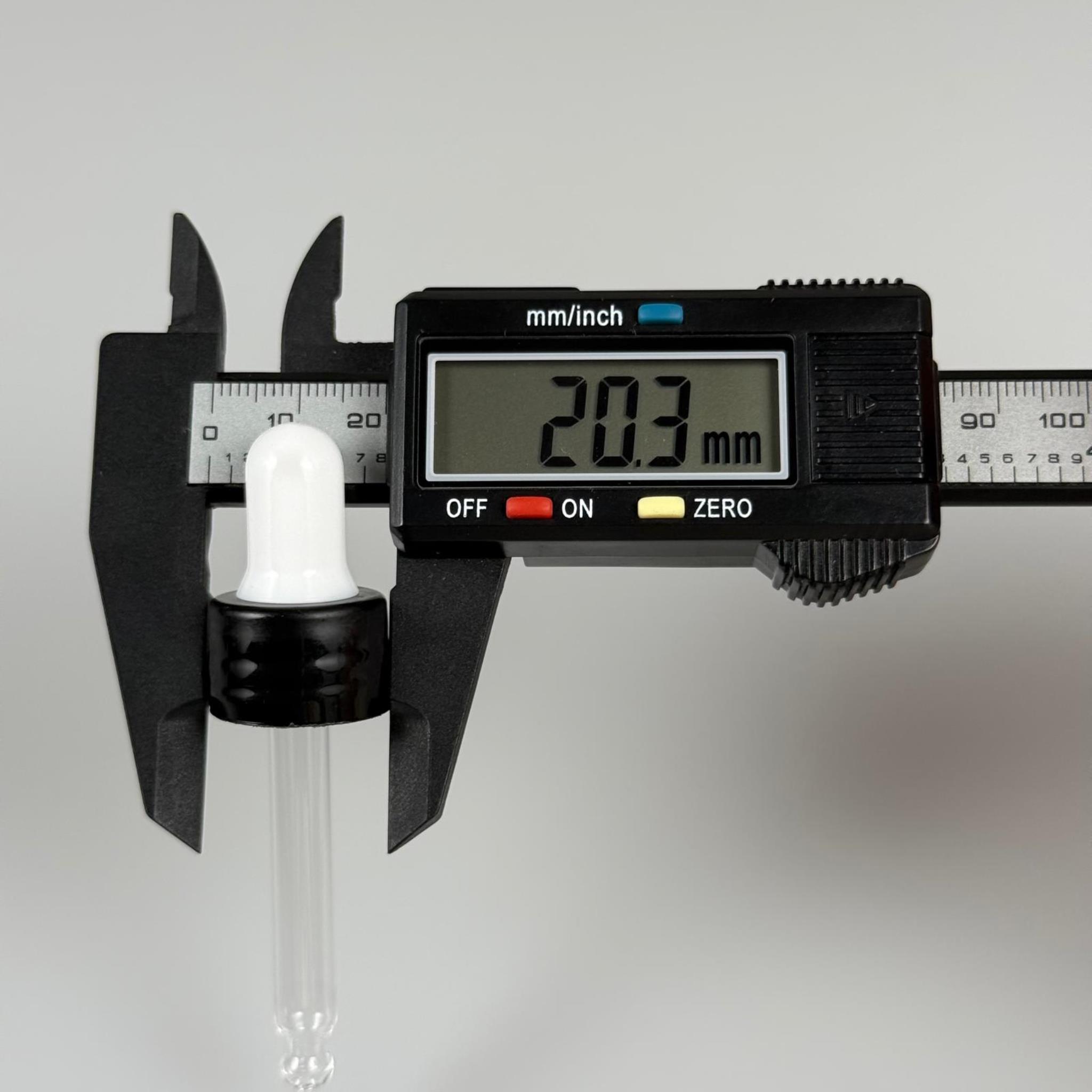 18 MM CAM DAMLALIKLI TAKIM - BEYAZ EMZİK + DELİKLİ PLASTİK DÜZ SİYAH KAPAK + 59 MM CAM PİPET