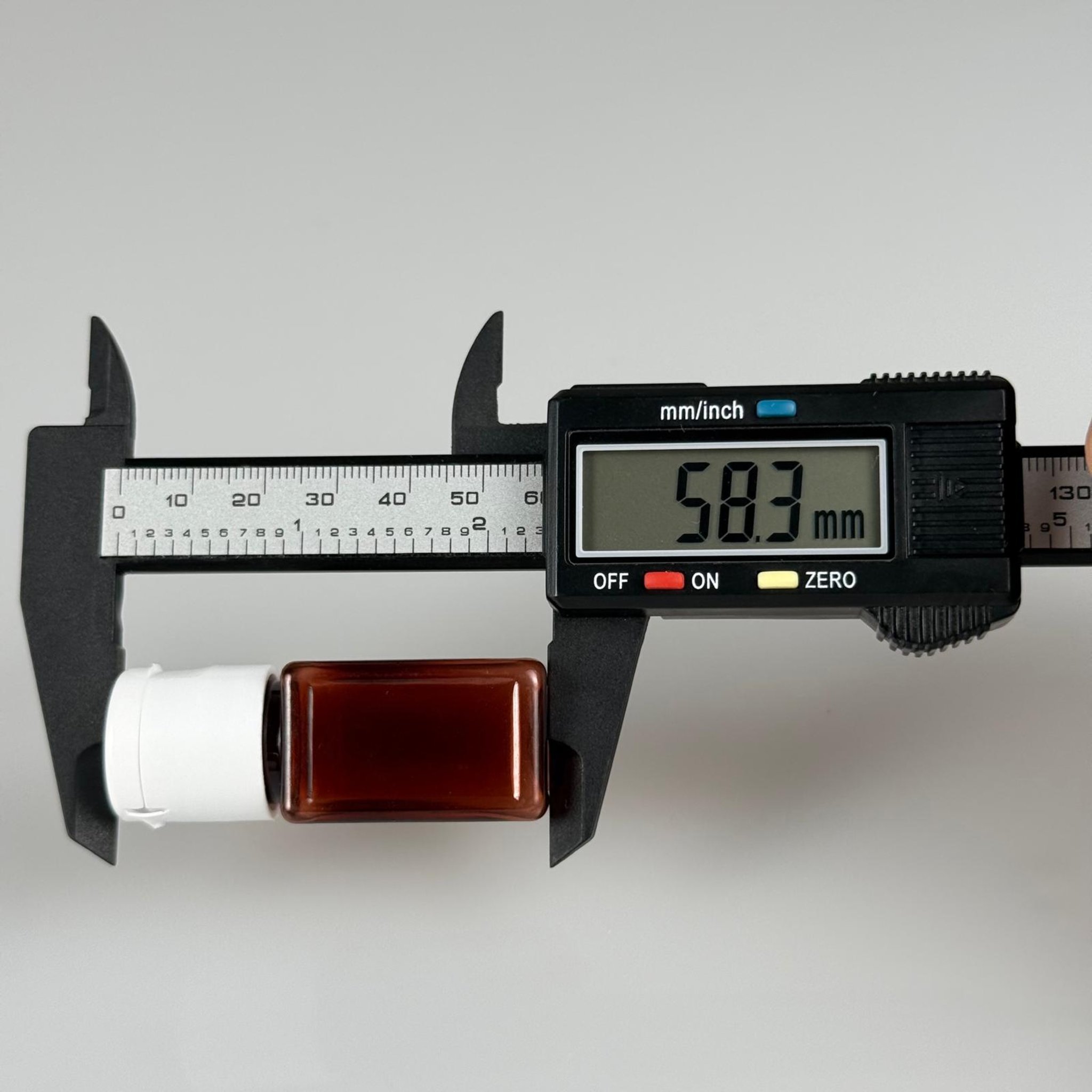 10 ML AÇILIR KAPAKLI AMBER KAHVERENGİ KARE PET ŞİŞE - 10 CC ŞEFFAF ŞİŞE + BEYAZ FLİPTOP KAPAKLI TAKIM