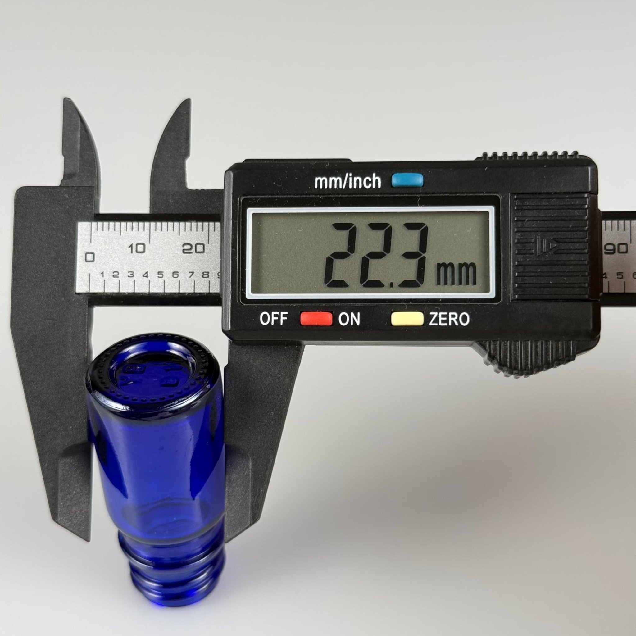 5 CC MAVİ CAM ŞİŞE + KÖPÜK CONTALI SİYAH ALÜMİNYUM METAL KAPAKLI TAKIM -  5 ML MAVİ CAM ŞİŞE